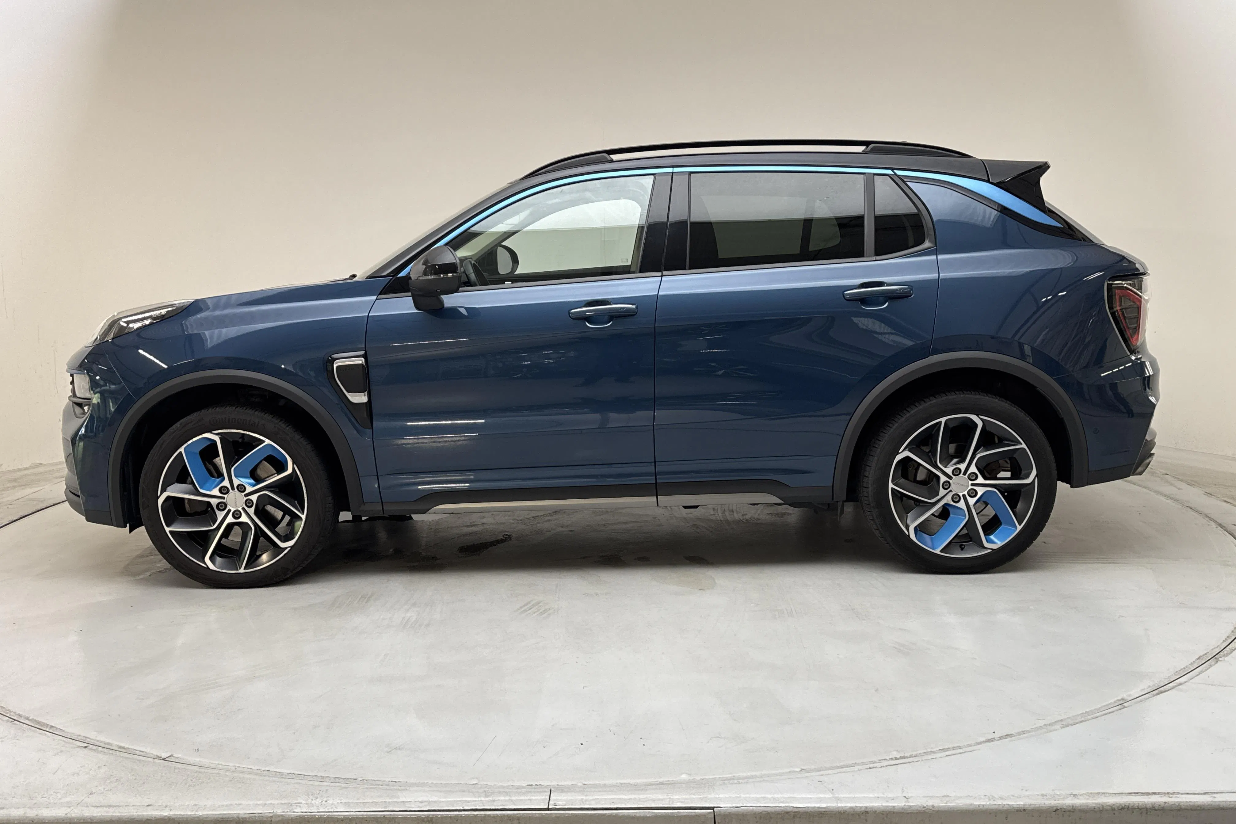 Presentation photo 2 of 22: Lynk & Co 01 PHEV (265hk) - 90 230 km - Automatic - blue - 2022