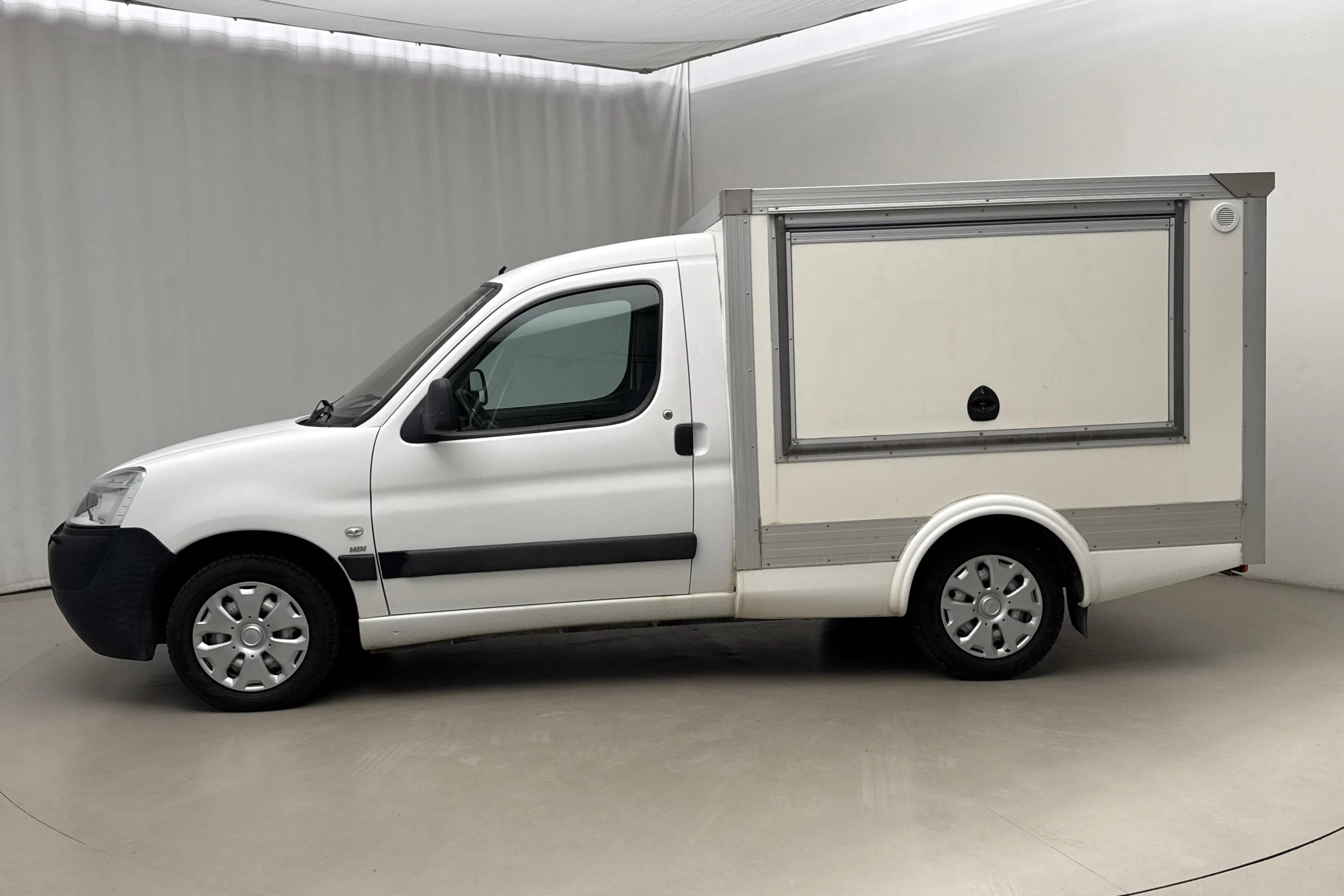 Presentationsfoto 2 av 11: Peugeot Partner 2.0 HDI (90hk) - 16 468 mil - Manuell - vit - 2006