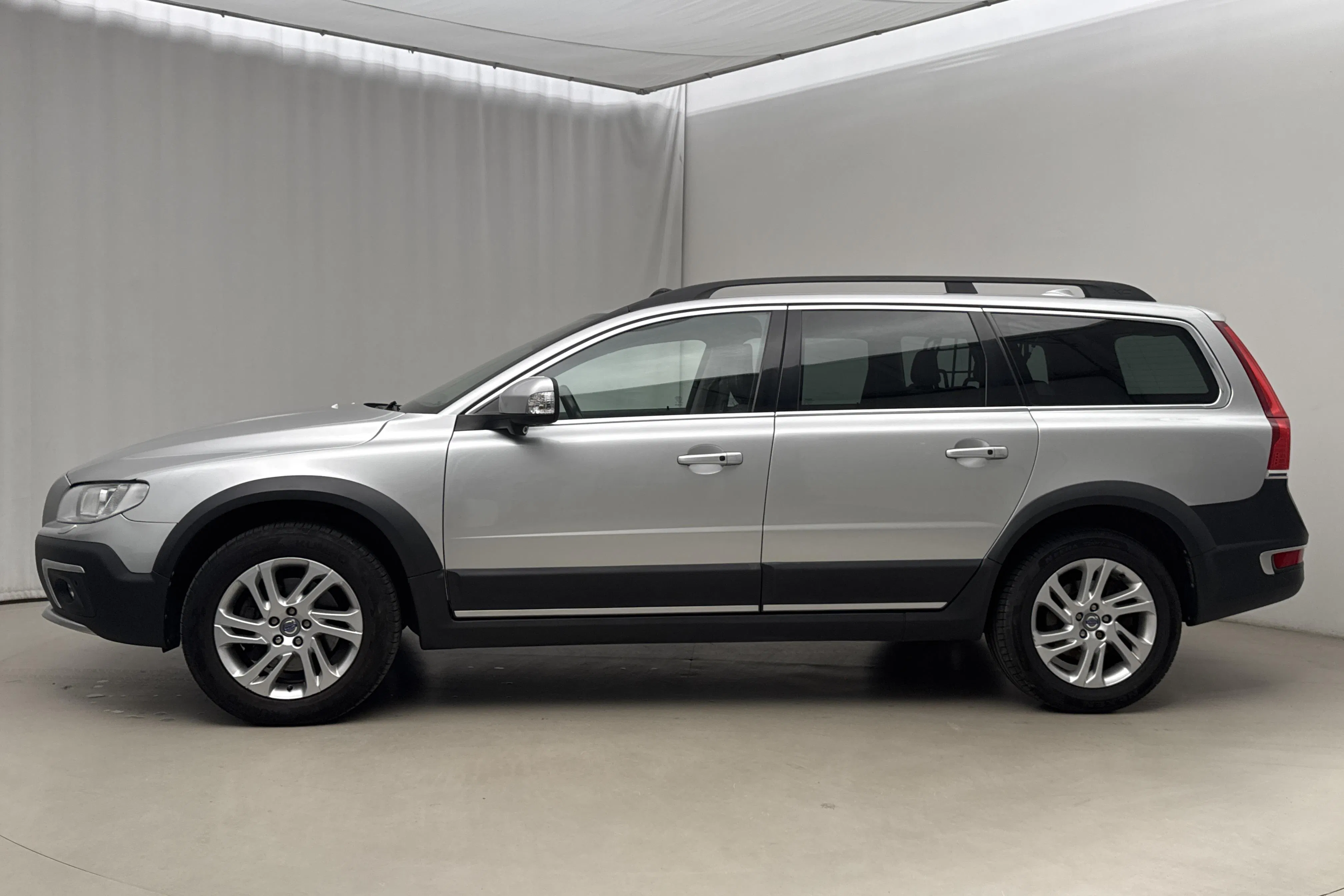 Presentationsfoto 2 av 24: Volvo XC70 II D4 AWD (181hk) - 19 248 mil - Automat - silver - 2015