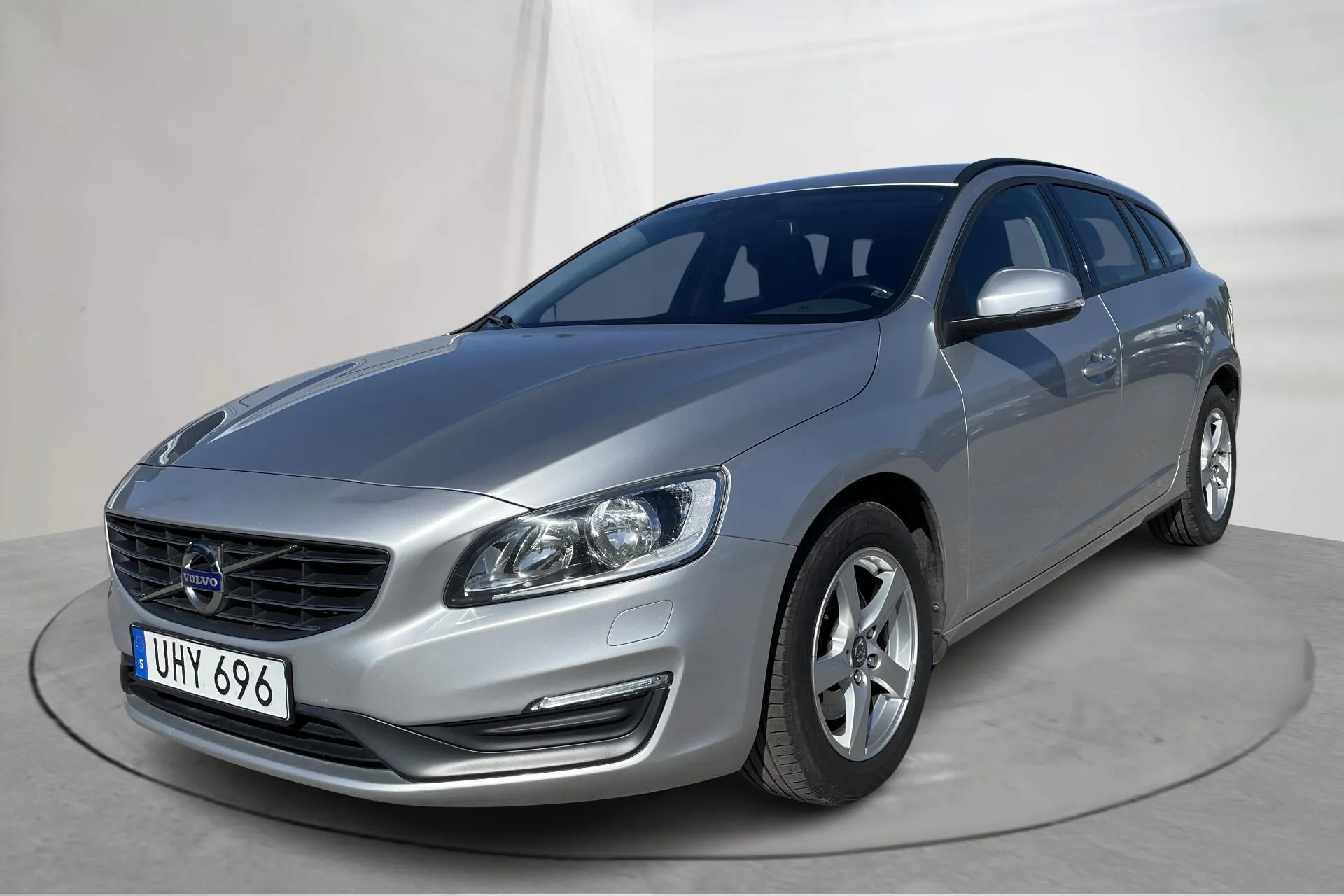 Presentationsfoto 1 av 17: Volvo V60 D2 (115hk) - 17 442 mil - Manuell - silver - 2015