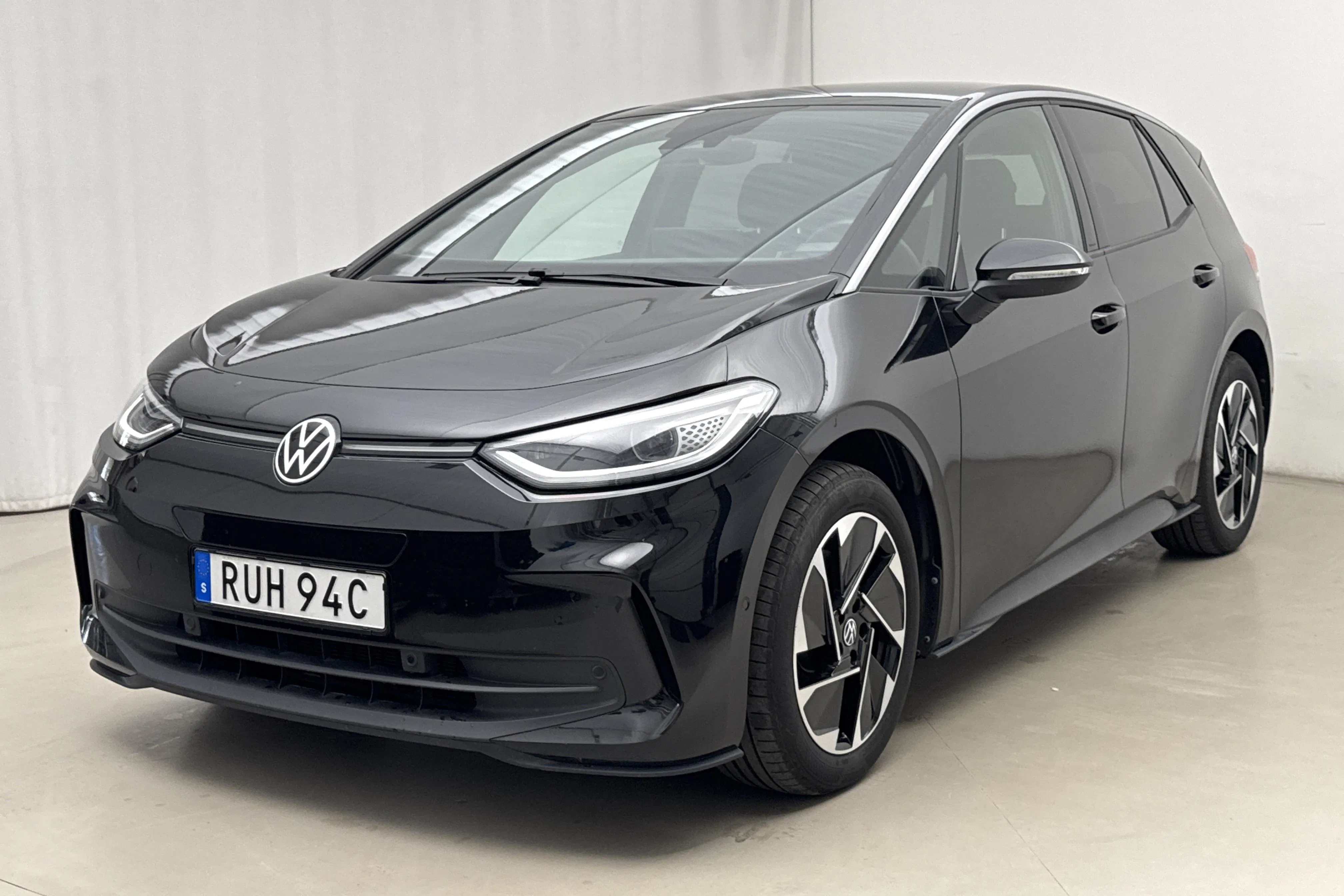Presentation photo 1 of 22: VW ID.3 77kWh (204hk) - 26 350 km - Automatic - black - 2024
