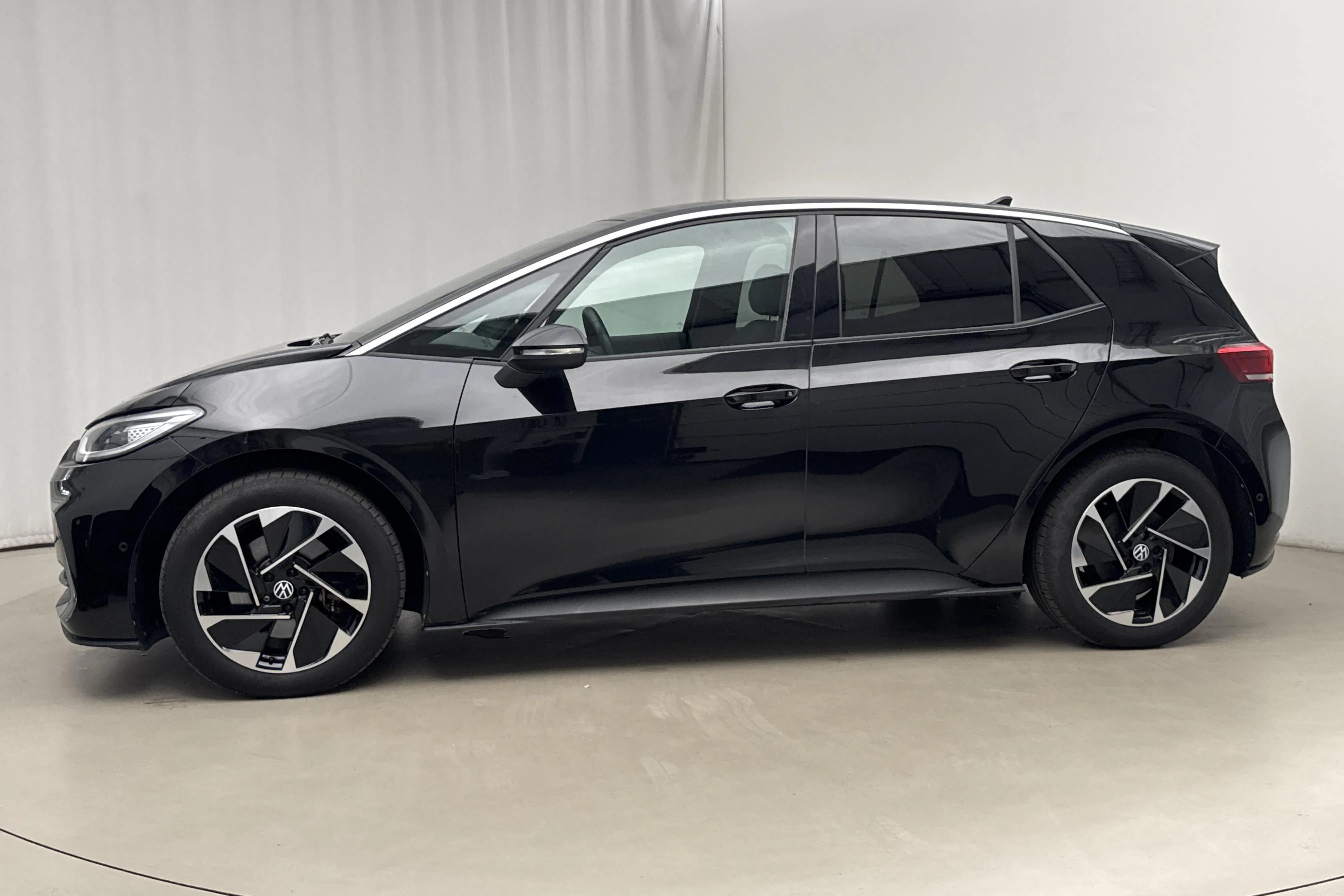 Presentation photo 2 of 22: VW ID.3 77kWh (204hk) - 26 350 km - Automatic - black - 2024