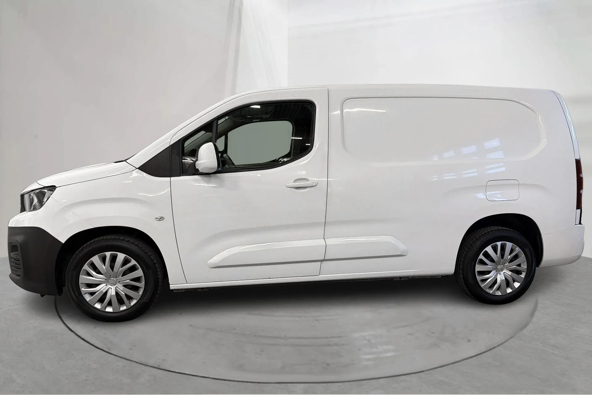 Presentationsfoto 2 av 15: Peugeot Partner 1.5 HDI Skåp (130hk) - 11 225 mil - Automat - vit - 2020