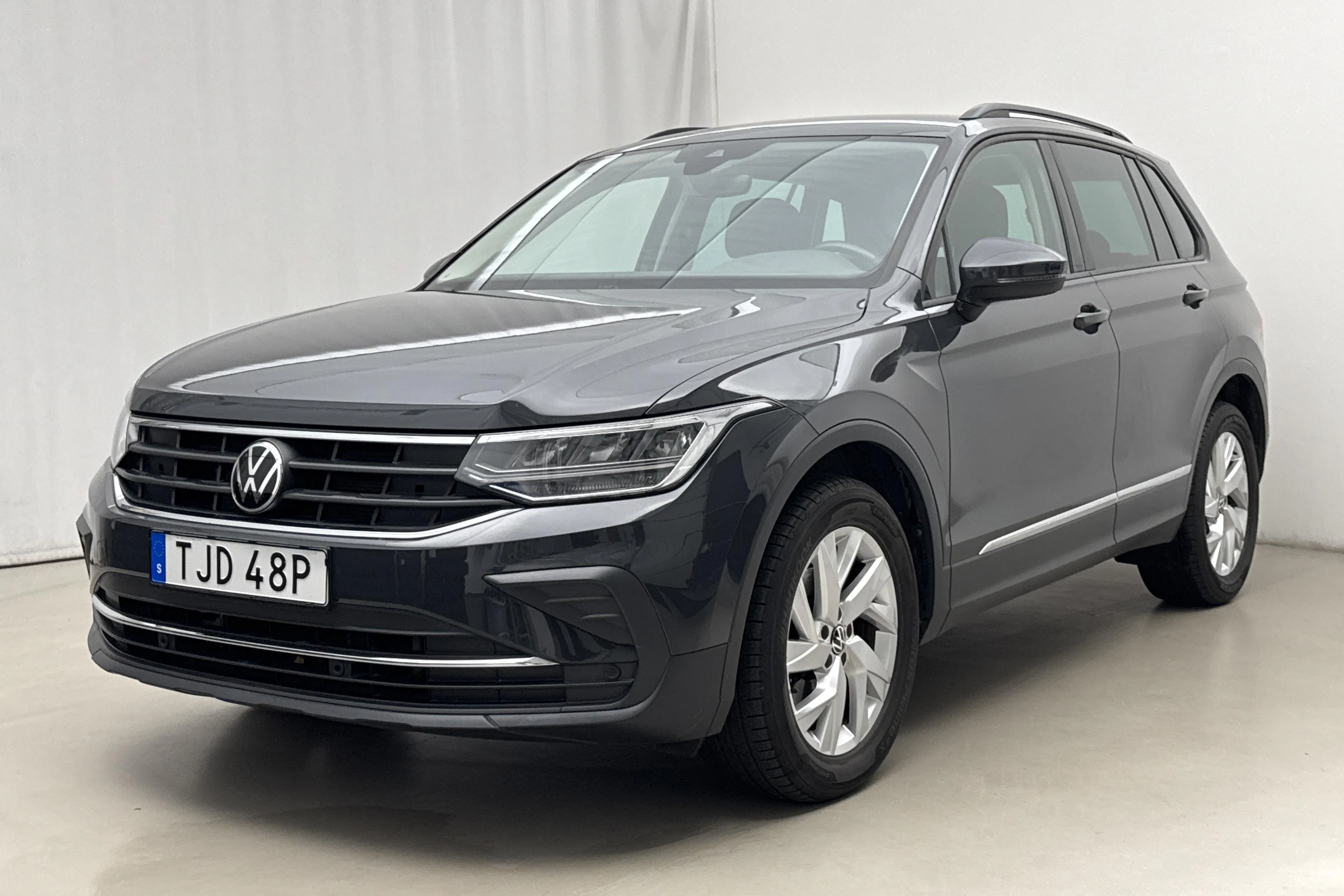 Presentation photo 1 of 20: VW Tiguan 2.0 TDI 4MOTION (150hk) - 60 250 km - Automatic - gray - 2021