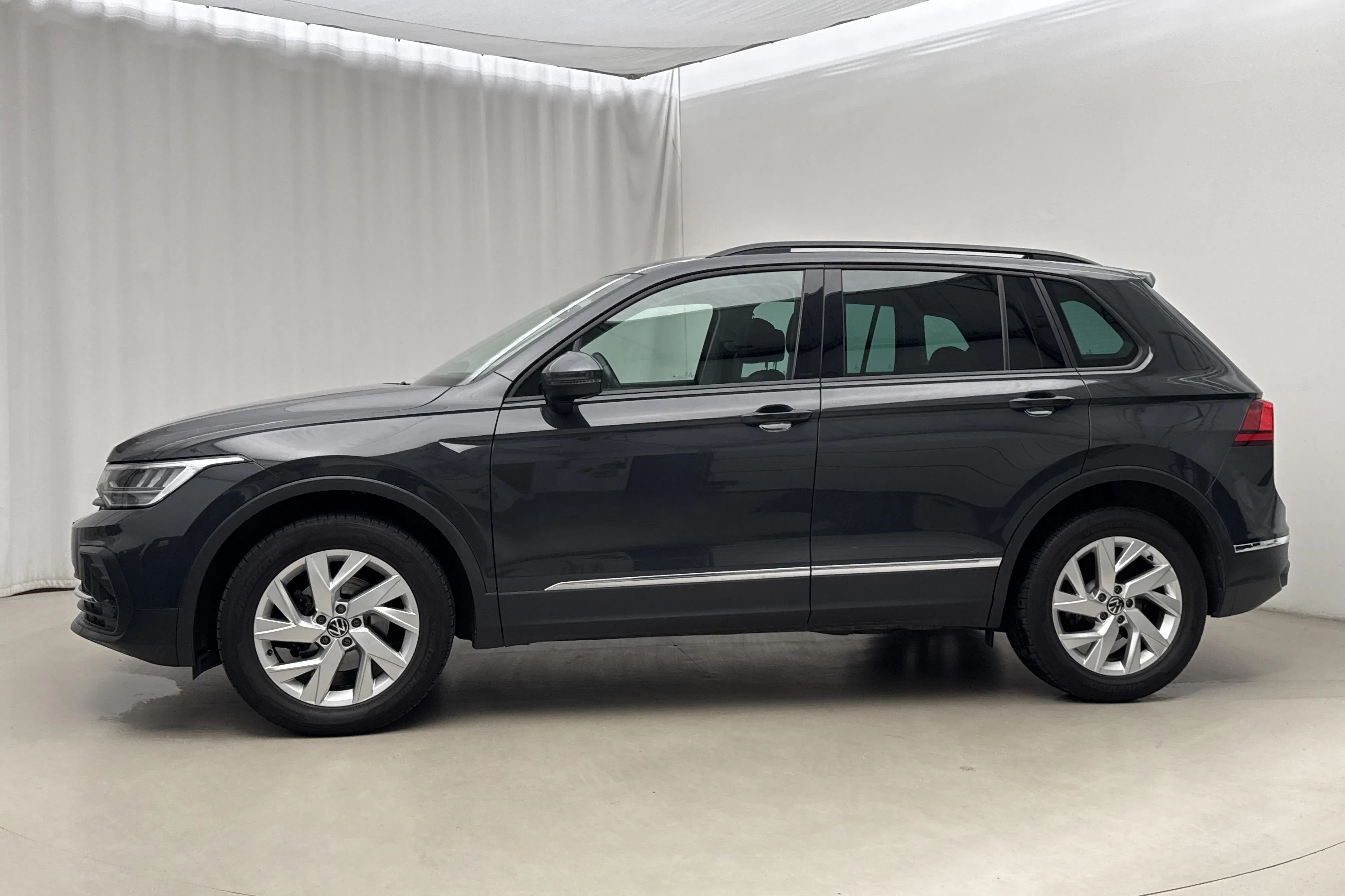 Presentation photo 2 of 20: VW Tiguan 2.0 TDI 4MOTION (150hk) - 60 250 km - Automatic - gray - 2021