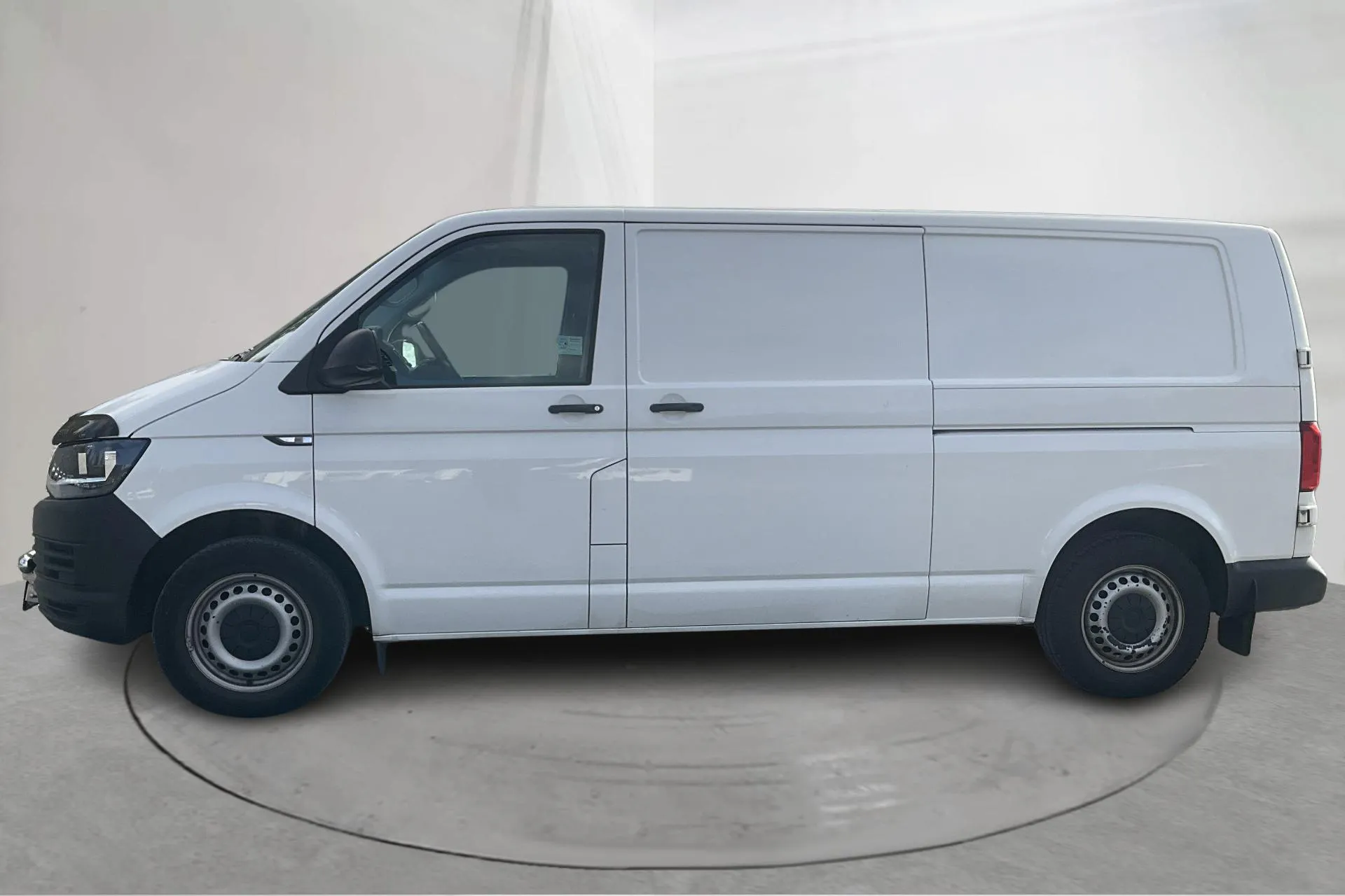 Presentation photo 2 of 18: VW Transporter T6 2.0 TDI BMT Skåp (140hk) - 124 790 km - Automatic - white - 2016
