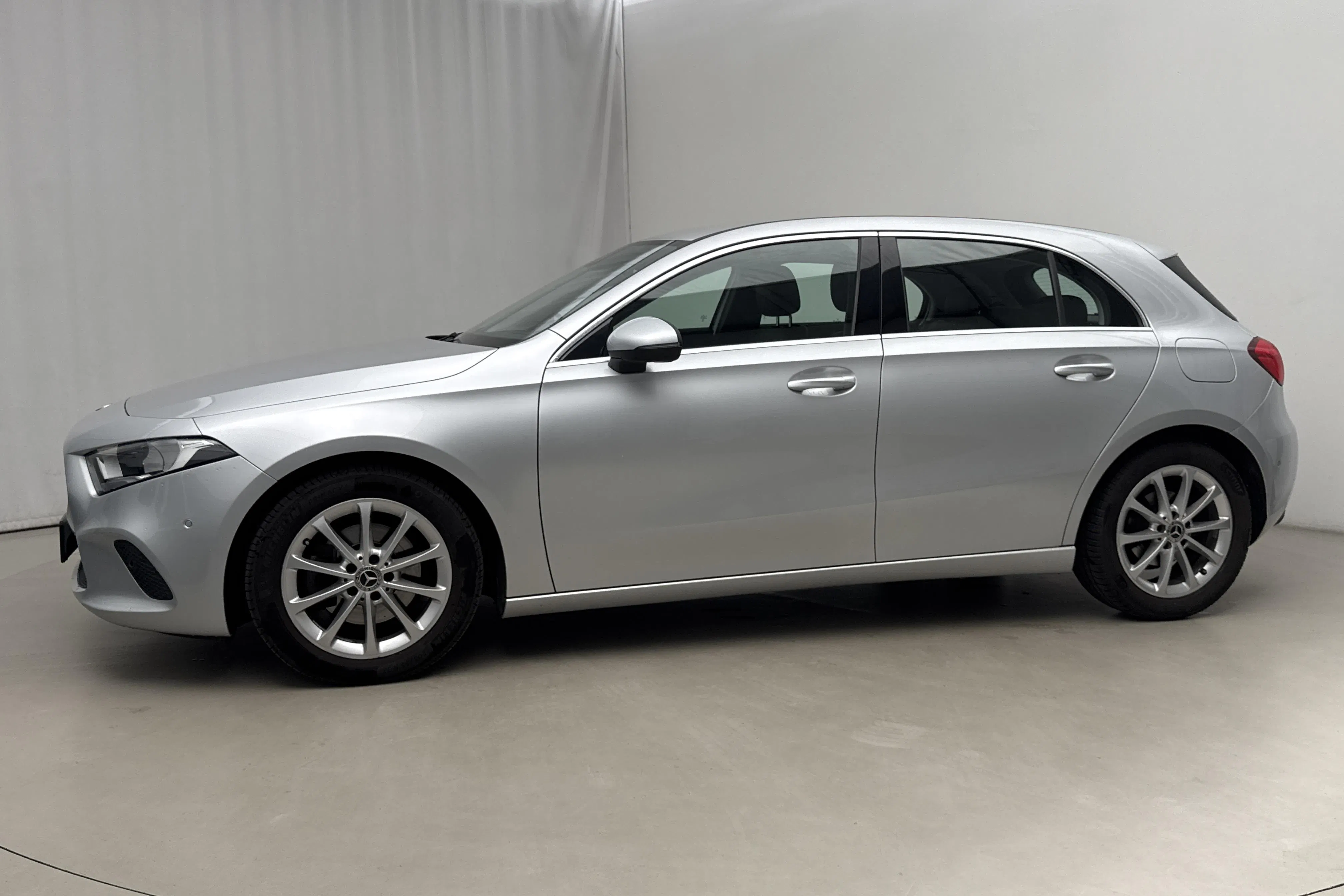 Presentation photo 2 of 18: Mercedes A 200 5dr W177 (163hk) - 87 640 km - Automatic - silver - 2018