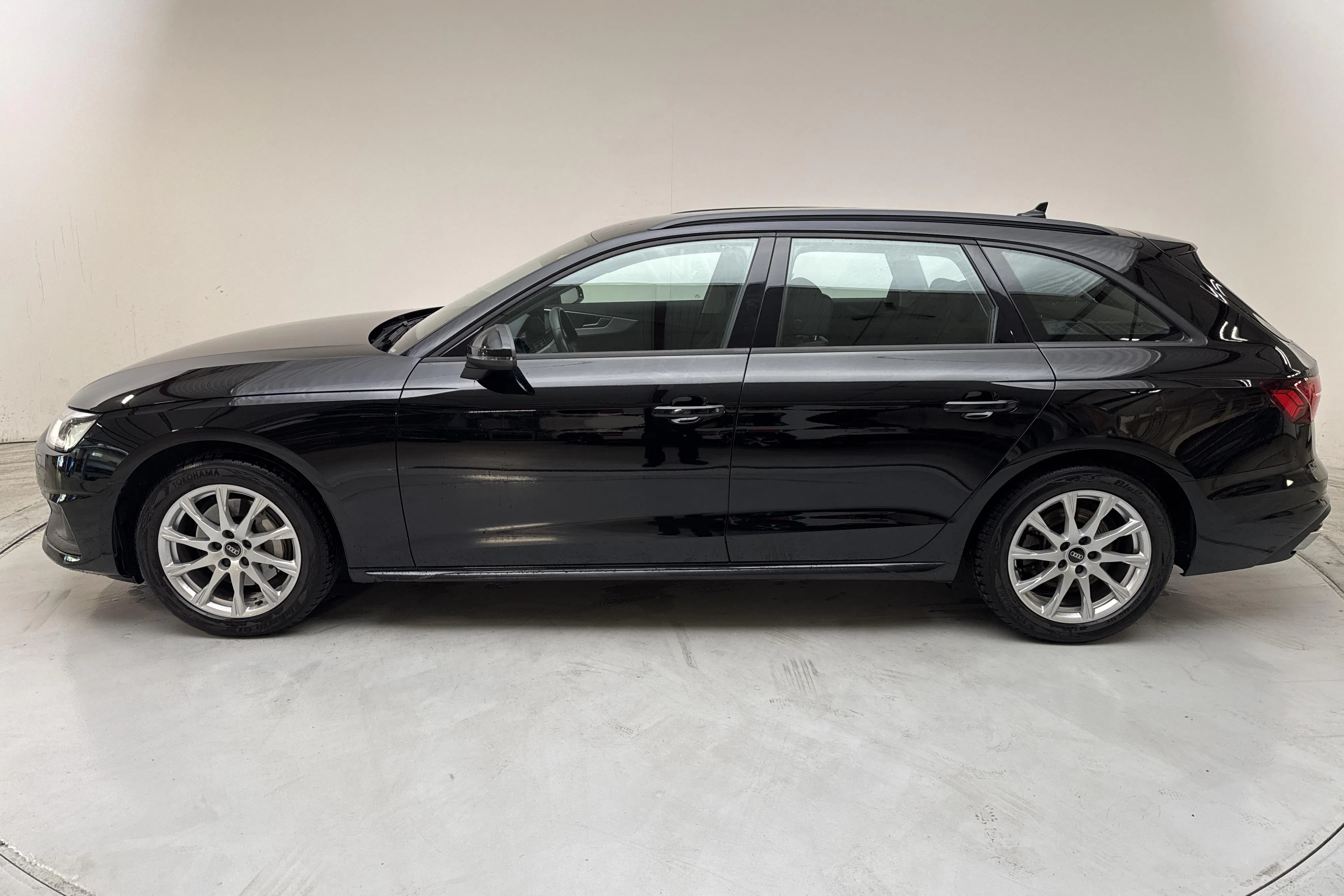 Presentationsfoto 2 av 14: Audi A4 Avant 40 TDI quattro (204hk) - 9 354 mil - Automat - svart - 2023