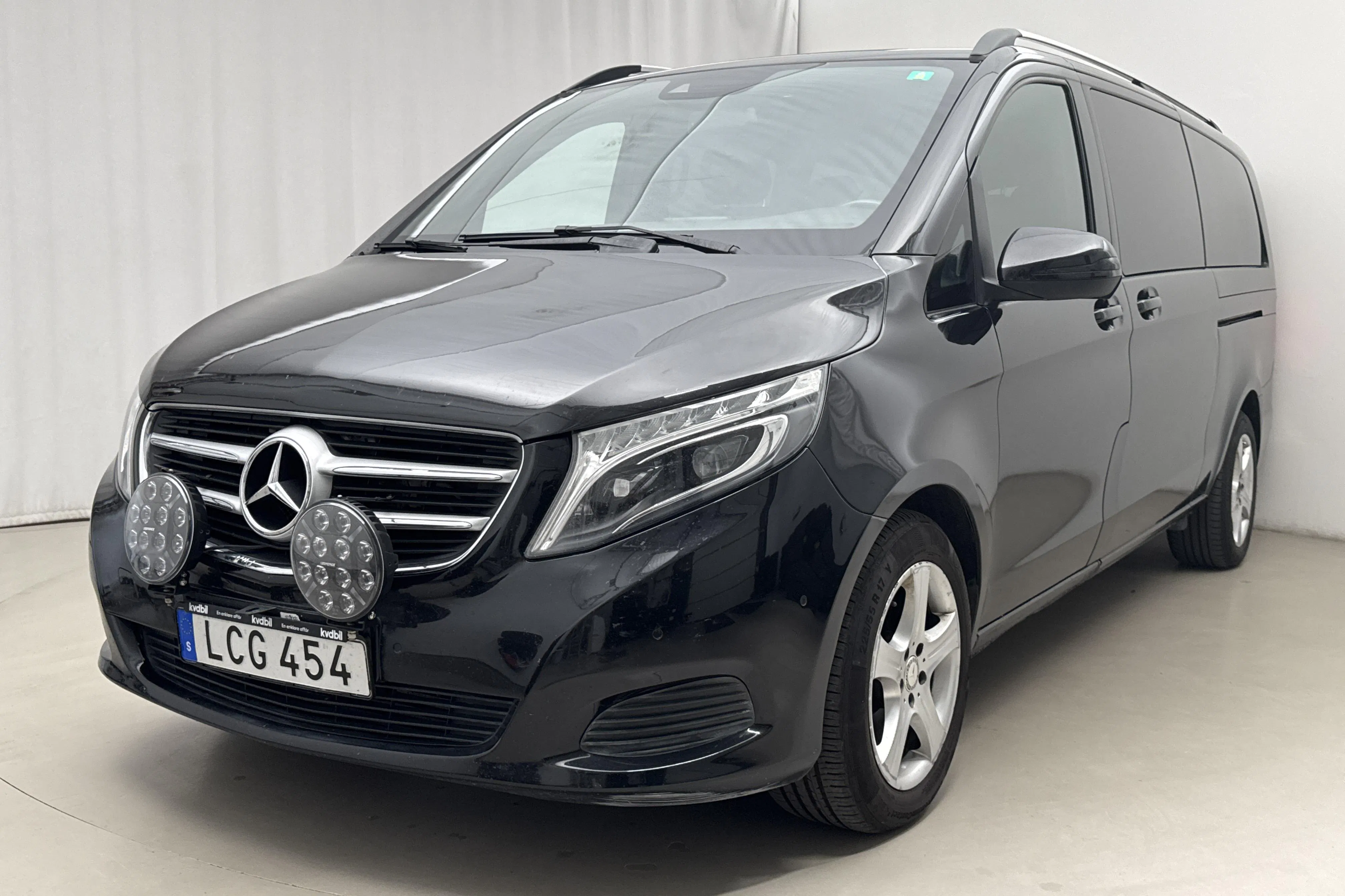 Presentationsfoto 1 av 17: Mercedes V 250 d W447 (190hk) - 31 242 mil - Automat - svart - 2016