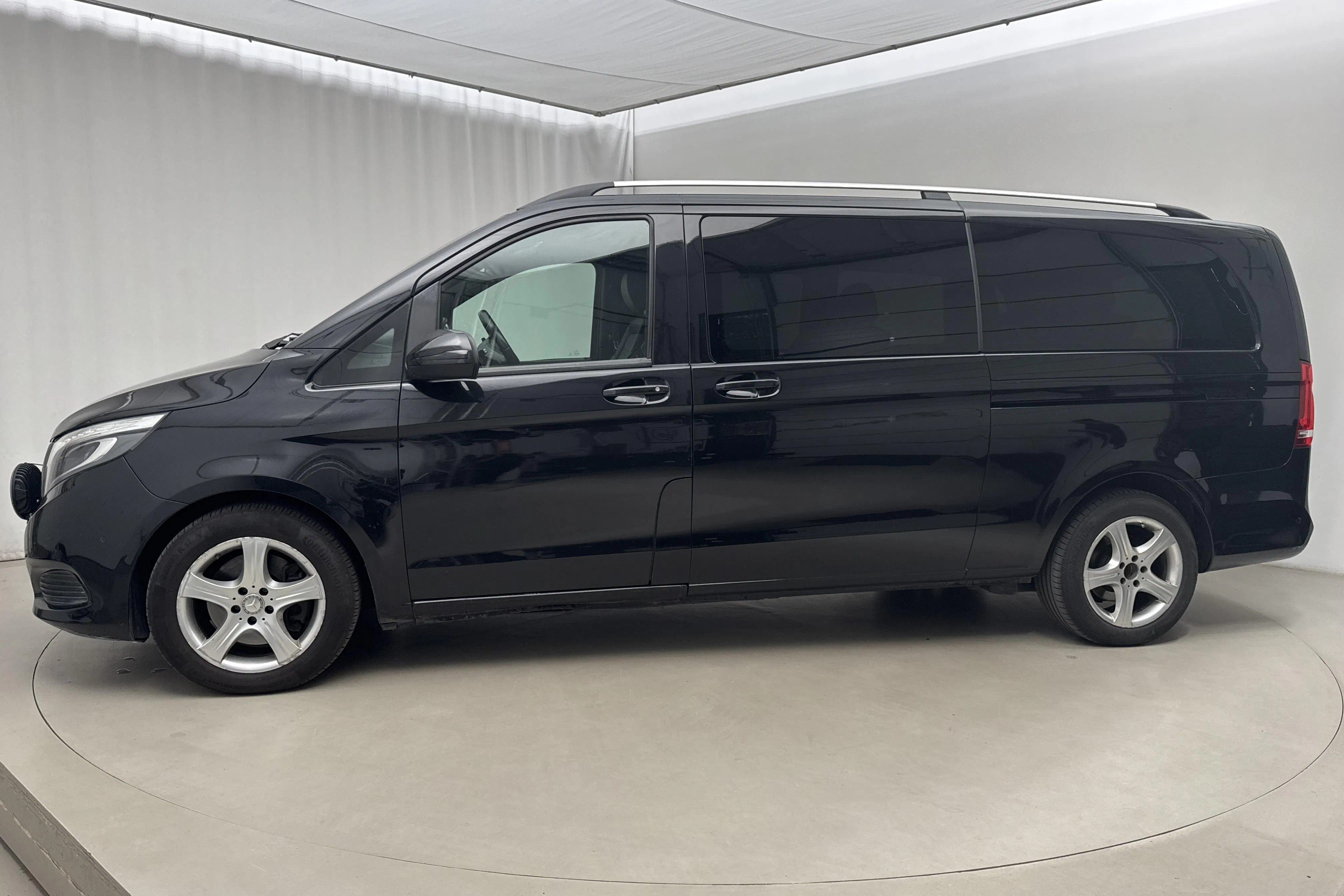Presentationsfoto 2 av 17: Mercedes V 250 d W447 (190hk) - 31 242 mil - Automat - svart - 2016