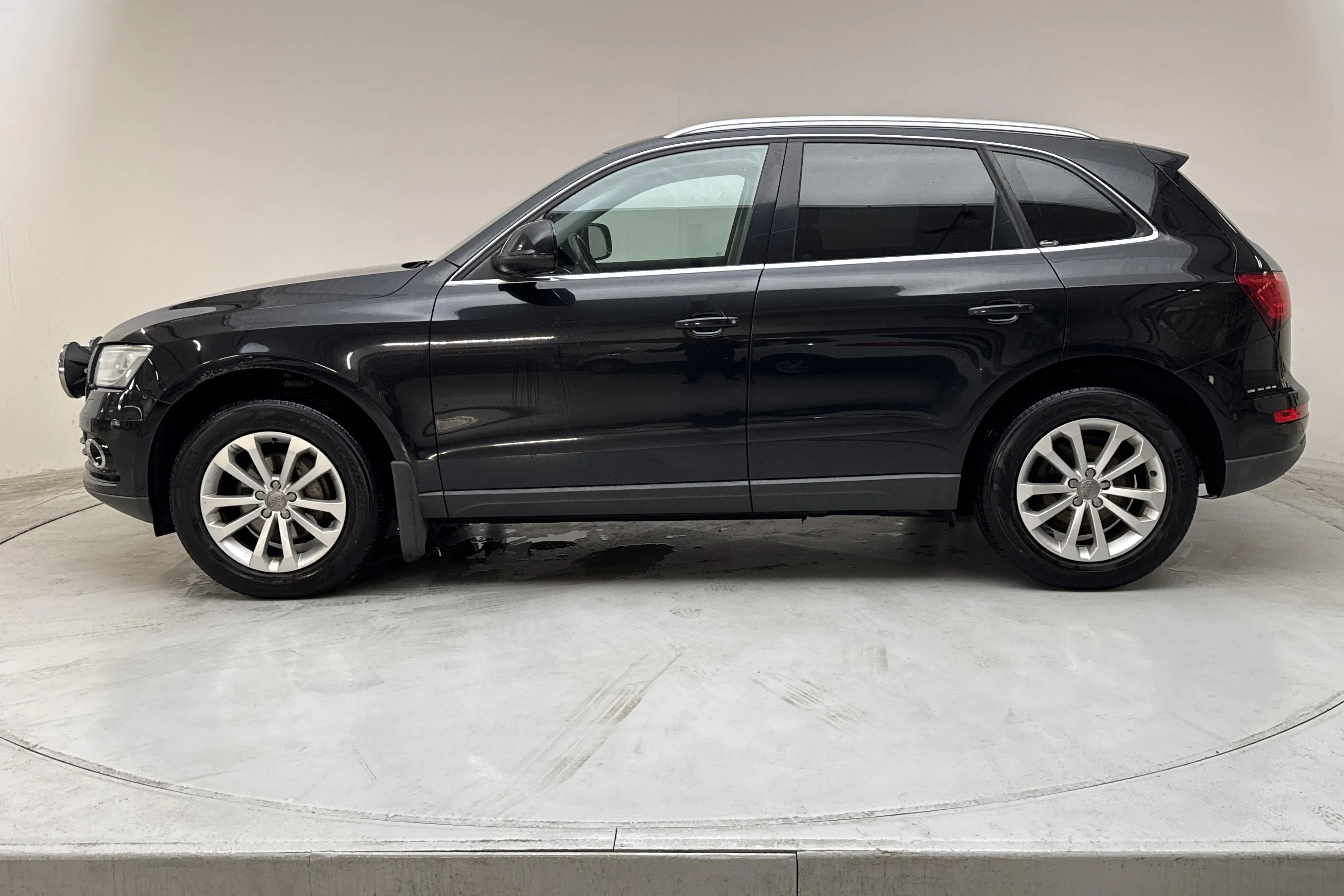 Presentation photo 2 of 14: Audi Q5 2.0 TDI quattro (143hk) - 235 960 km - Manual - black - 2013