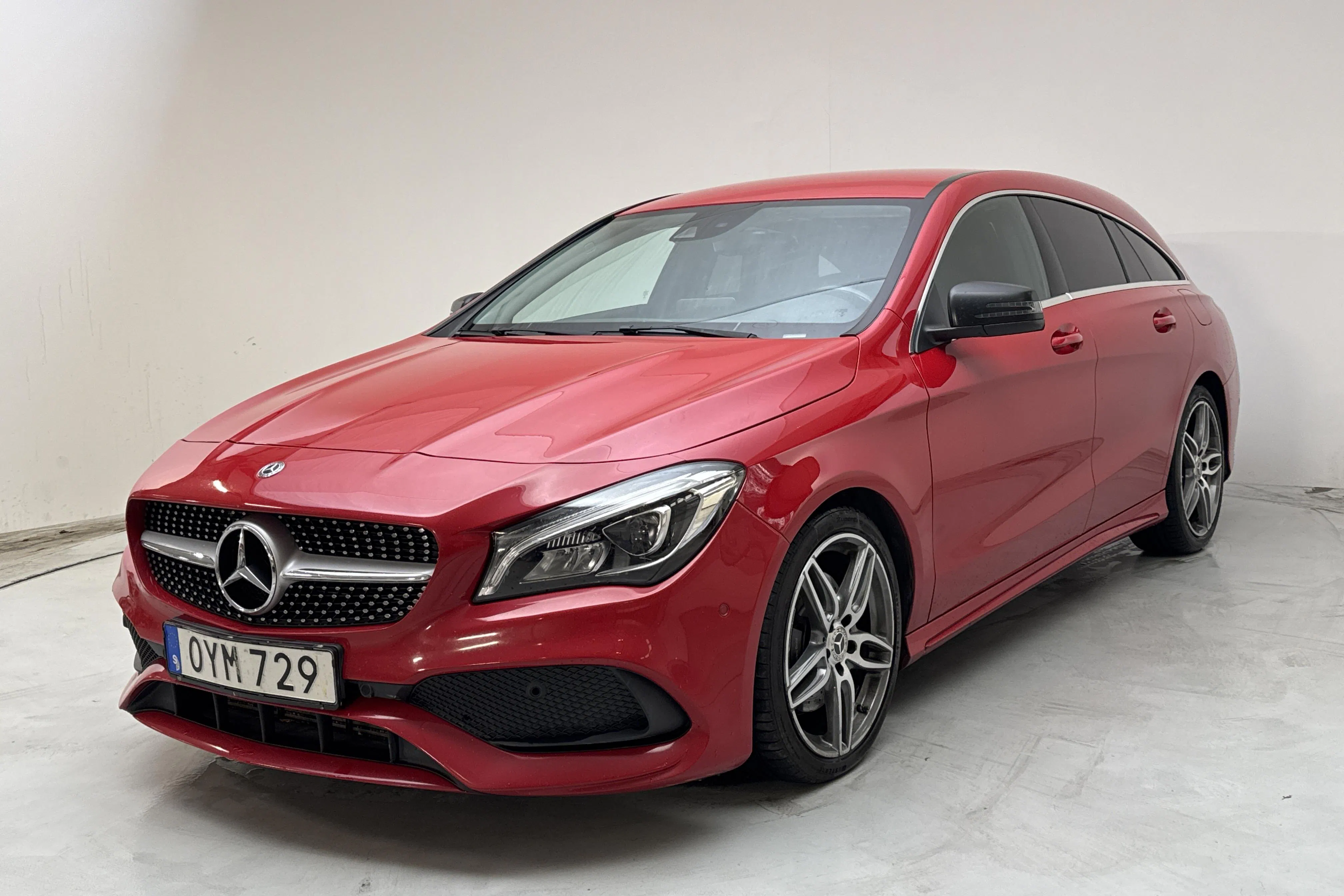 Presentation photo 1 of 13: Mercedes CLA 220 d Shooting Brake X117 (170hk) - 145 090 km - Automatic - red - 2019