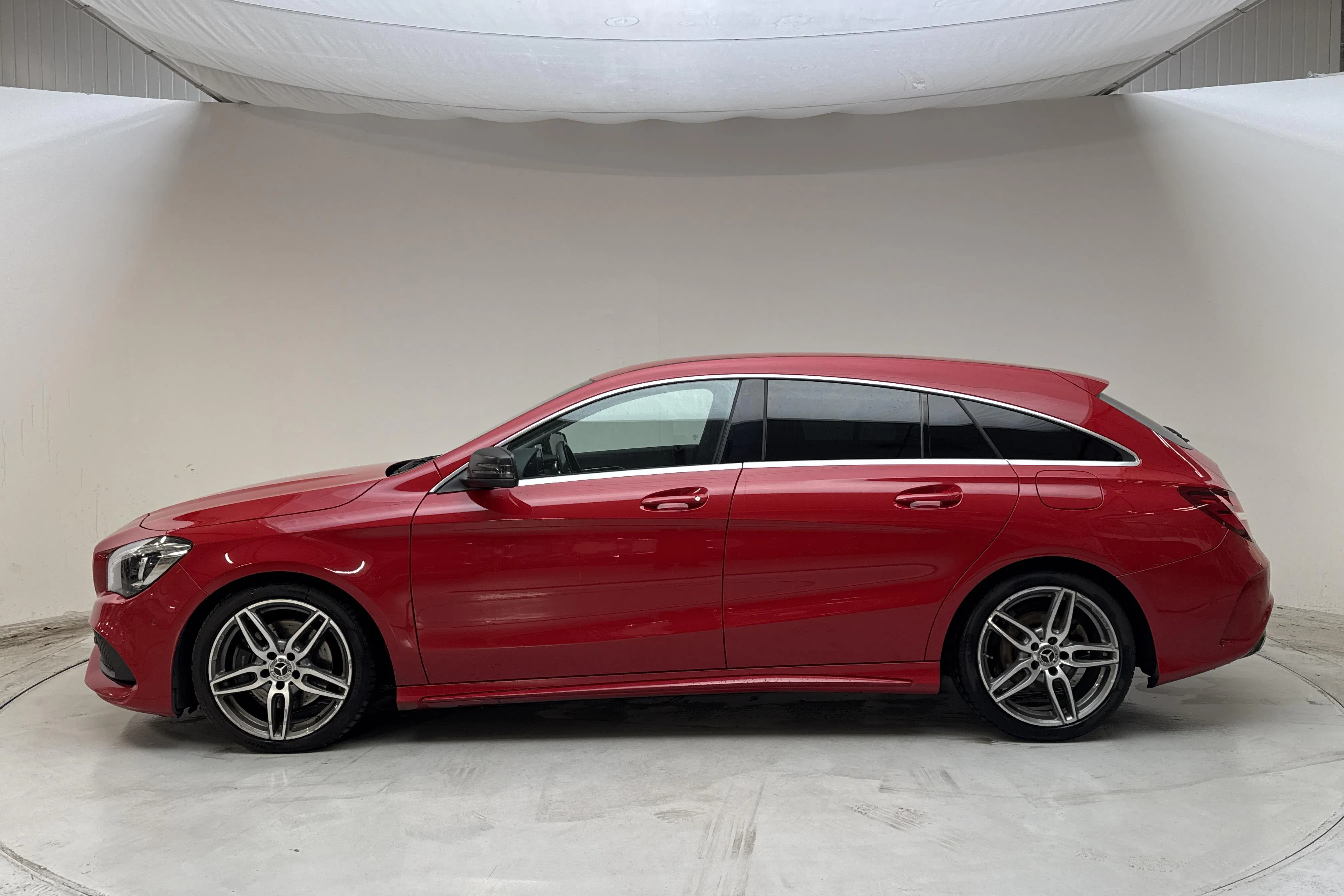 Presentation photo 2 of 13: Mercedes CLA 220 d Shooting Brake X117 (170hk) - 145 090 km - Automatic - red - 2019