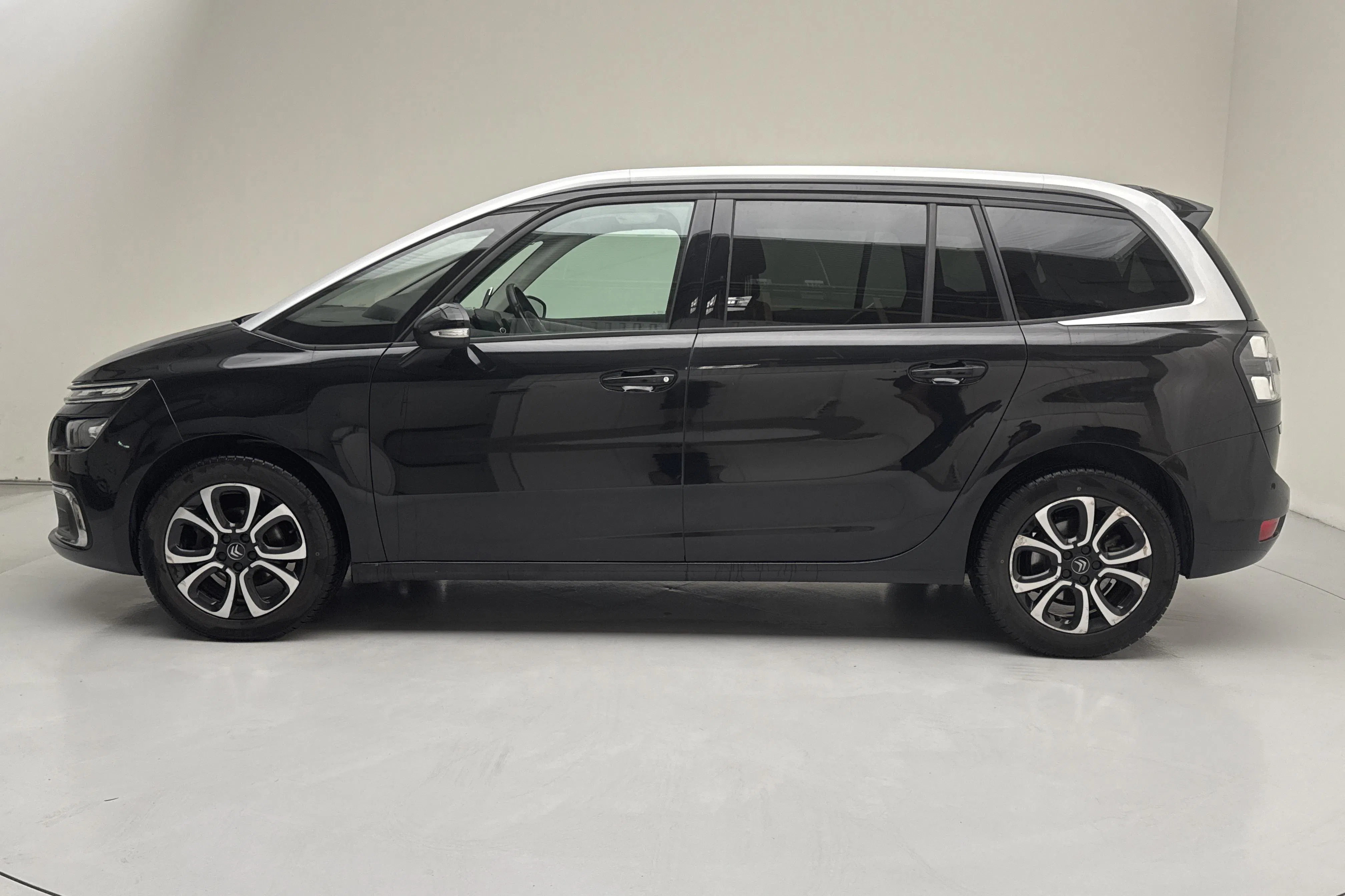 Presentationsfoto 2 av 17: Citroën C4 Grand Spacetourer BlueHDi (130hk) - 9 917 mil - Automat - svart - 2019