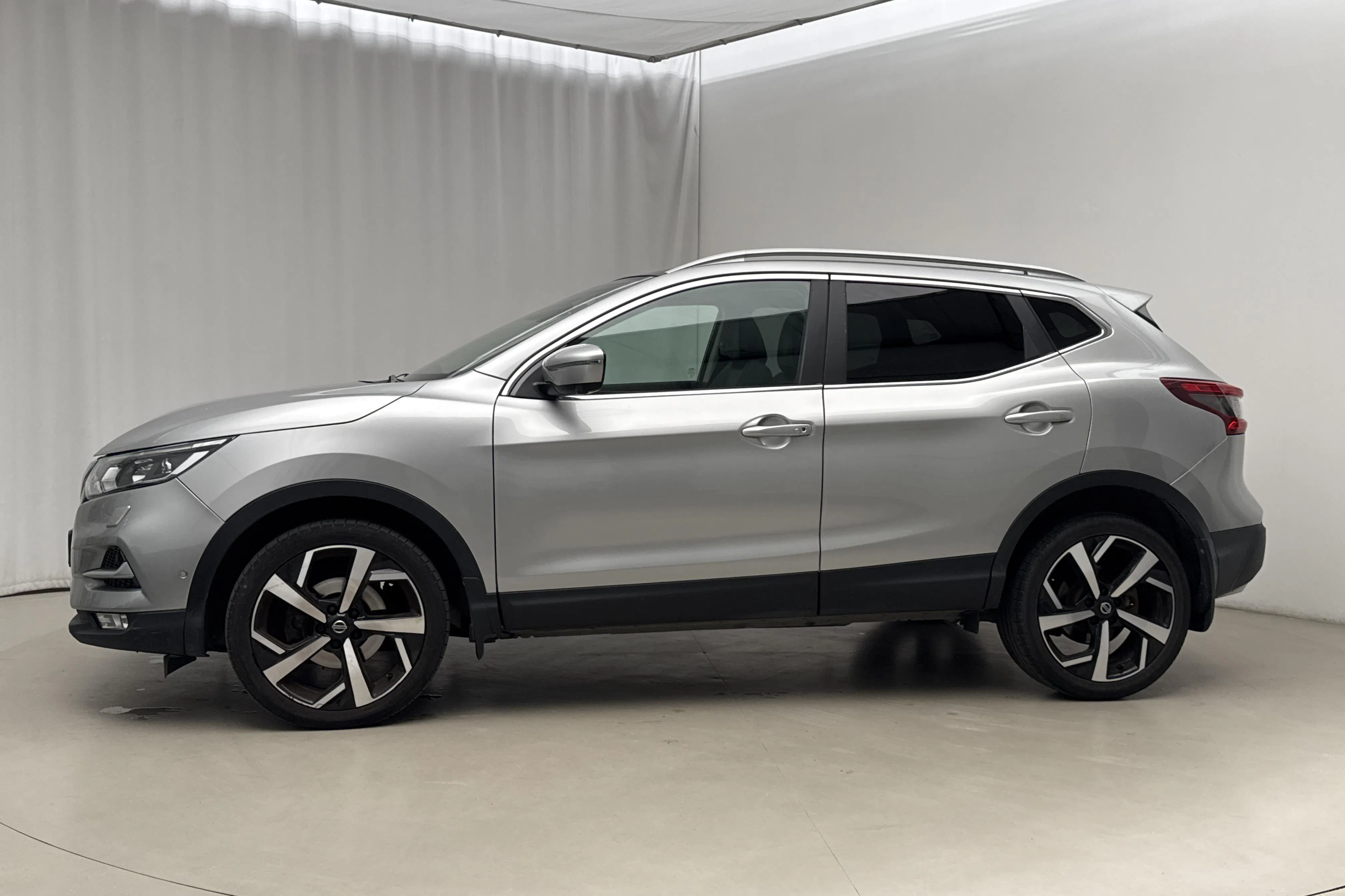 Presentationsfoto 2 av 19: Nissan Qashqai 1.2 DIG-T (115hk) - 8 919 mil - Automat - silver - 2018