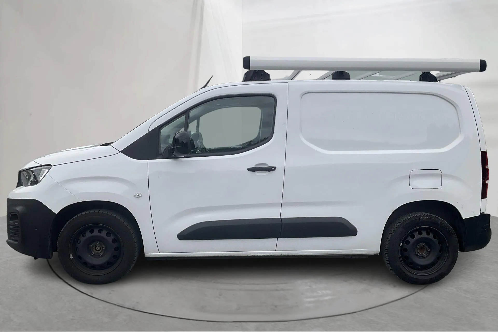 Presentationsfoto 2 av 13: Peugeot Partner 1.5 HDI Skåp (130hk) - 7 619 mil - Automat - vit - 2022