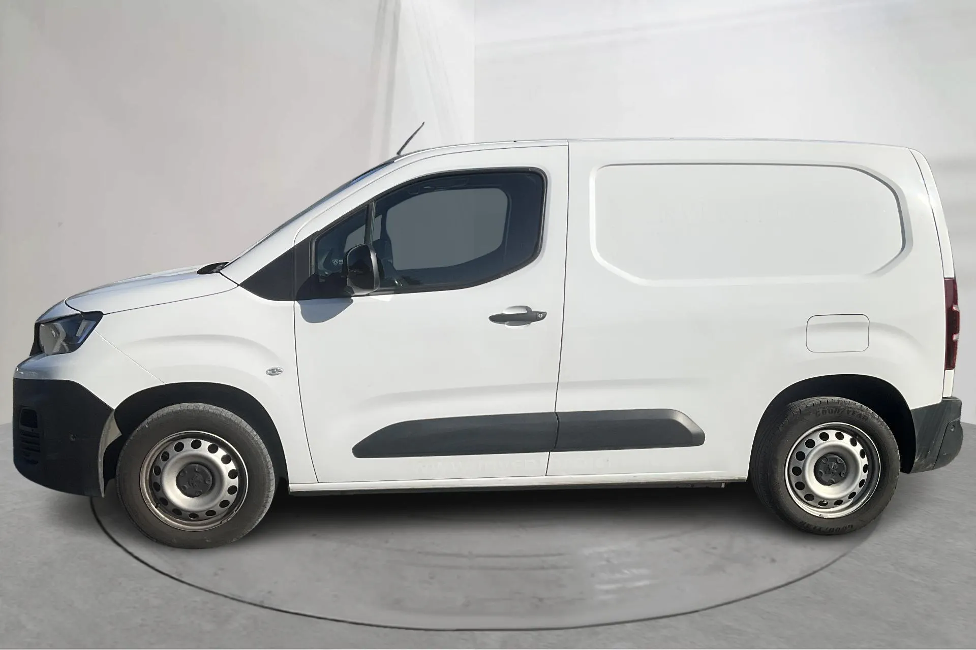 Presentationsfoto 2 av 13: Peugeot Partner 1.5 HDI Skåp (130hk) - 17 563 mil - Automat - vit - 2022