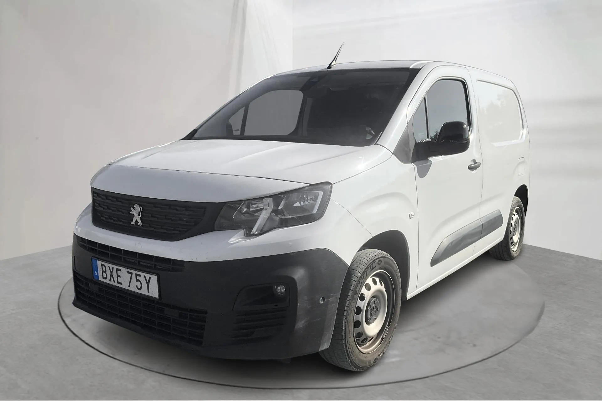 Presentationsfoto 1 av 13: Peugeot Partner 1.5 HDI Skåp (130hk) - 17 563 mil - Automat - vit - 2022