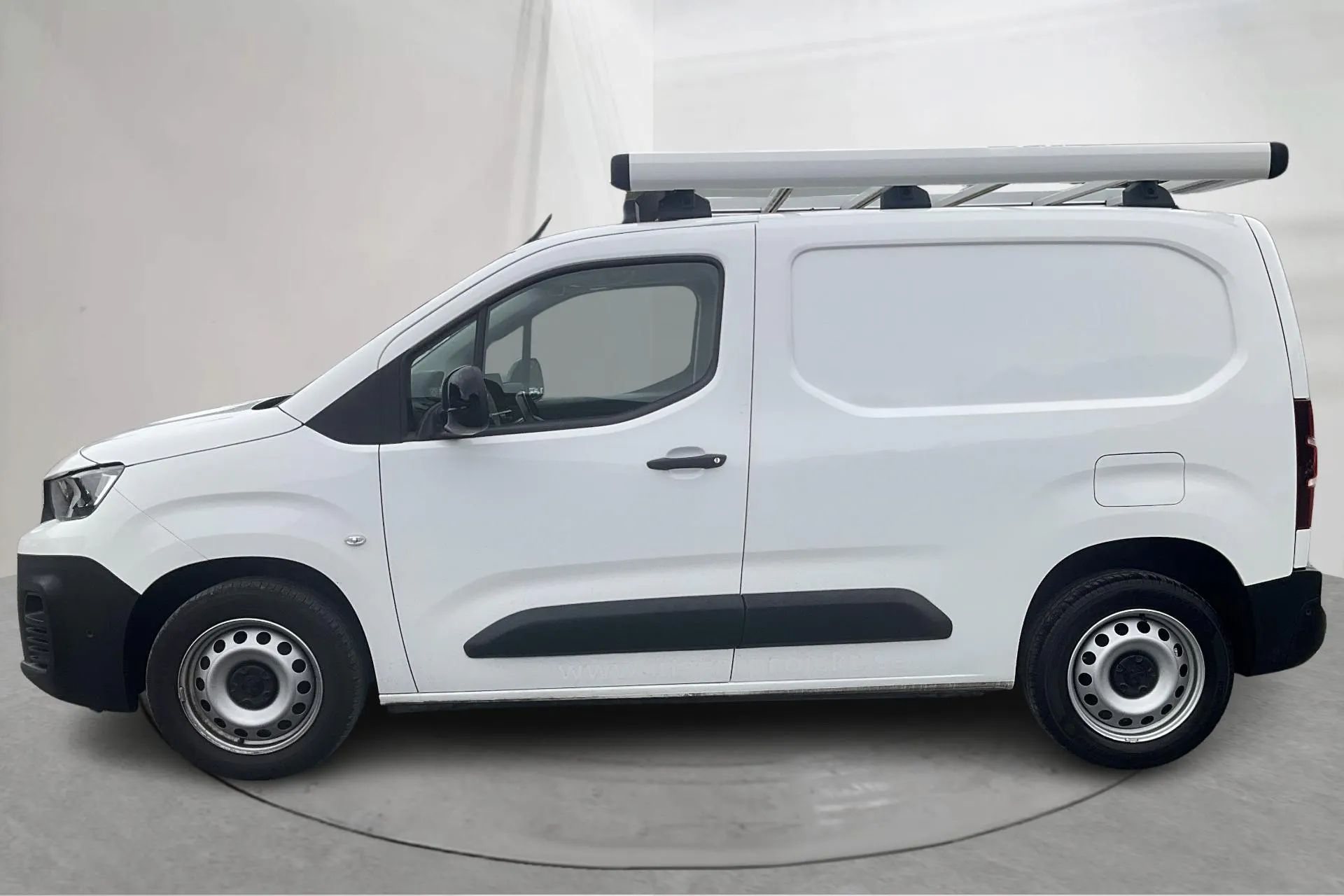 Presentationsfoto 2 av 12: Peugeot Partner 1.5 HDI Skåp (130hk) - 5 078 mil - Automat - vit - 2022