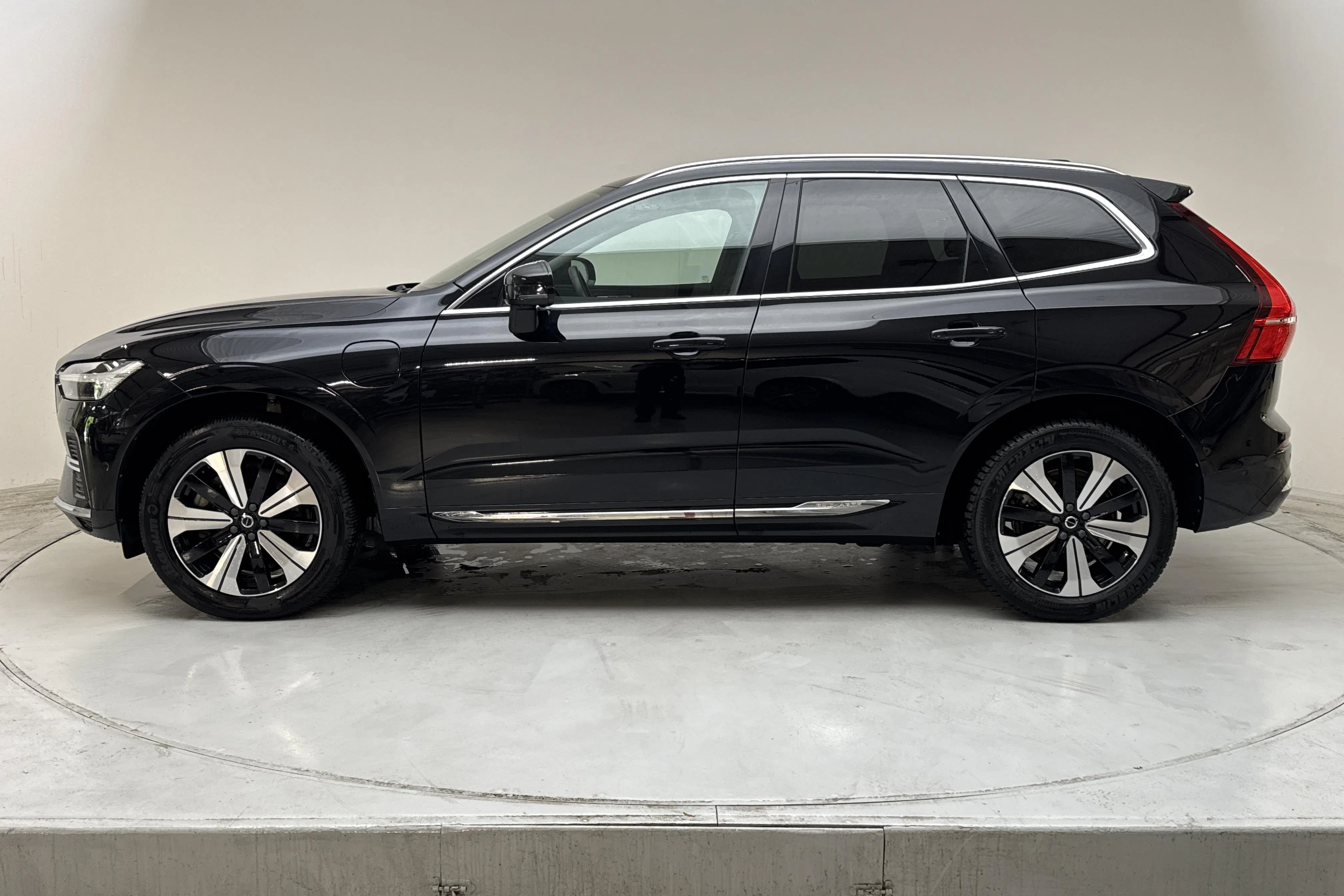 Presentation photo 2 of 19: Volvo XC60 T6 AWD Recharge (350hk) - 128 710 km - Automatic - black - 2023