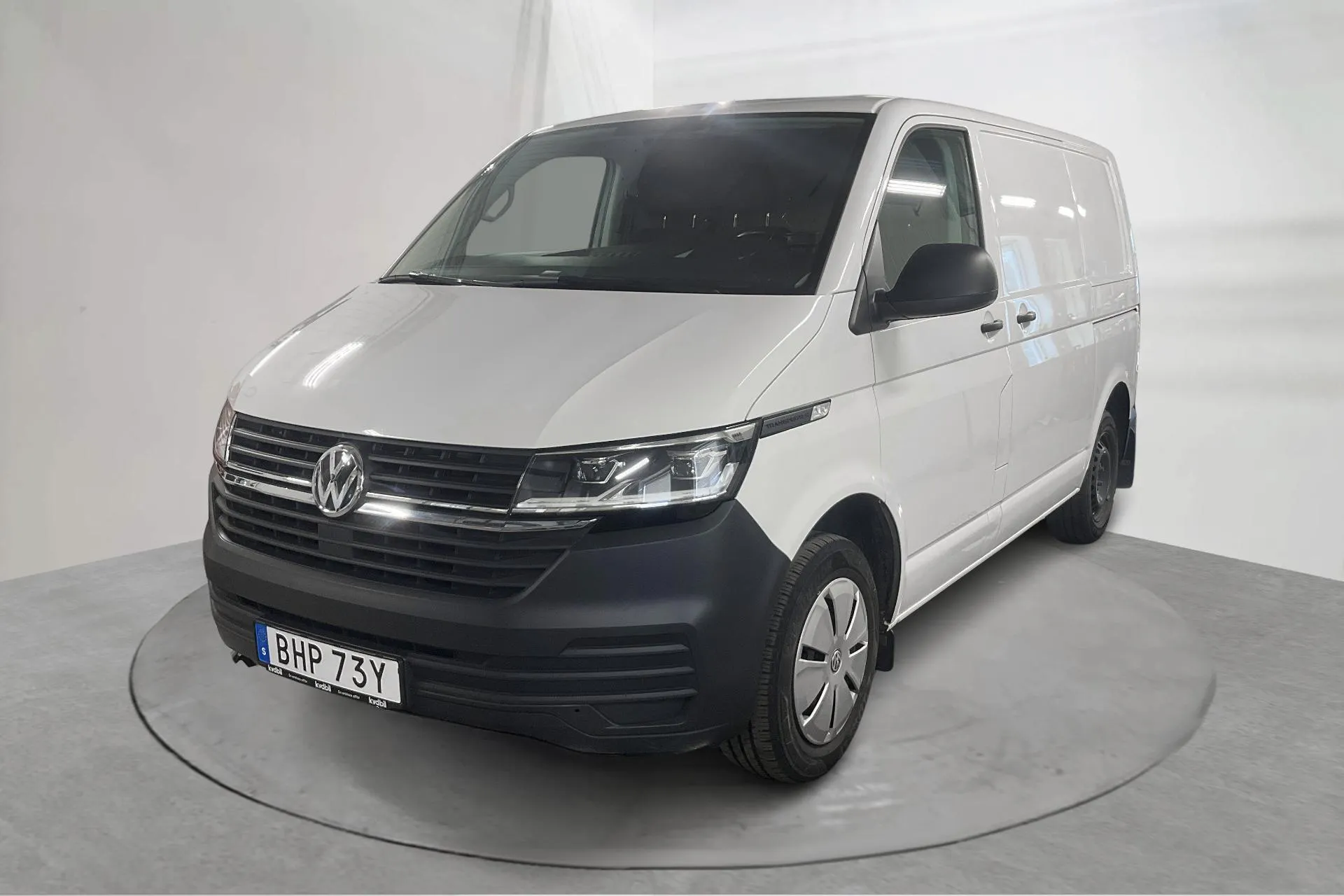 Presentationsfoto 1 av 17: VW Transporter T6.1 Skåp TDI (150hk) - 15 374 mil - Automat - vit - 2022