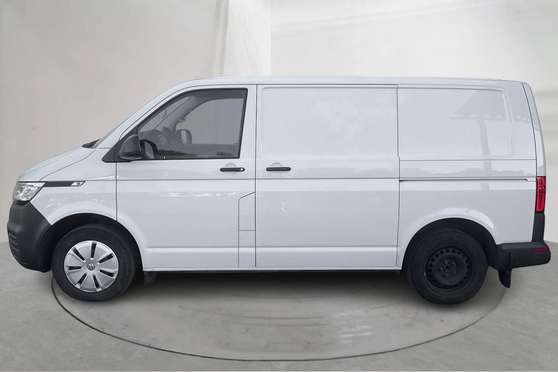 Presentationsfoto 2 av 17: VW Transporter T6.1 Skåp TDI (150hk) - 15 374 mil - Automat - vit - 2022
