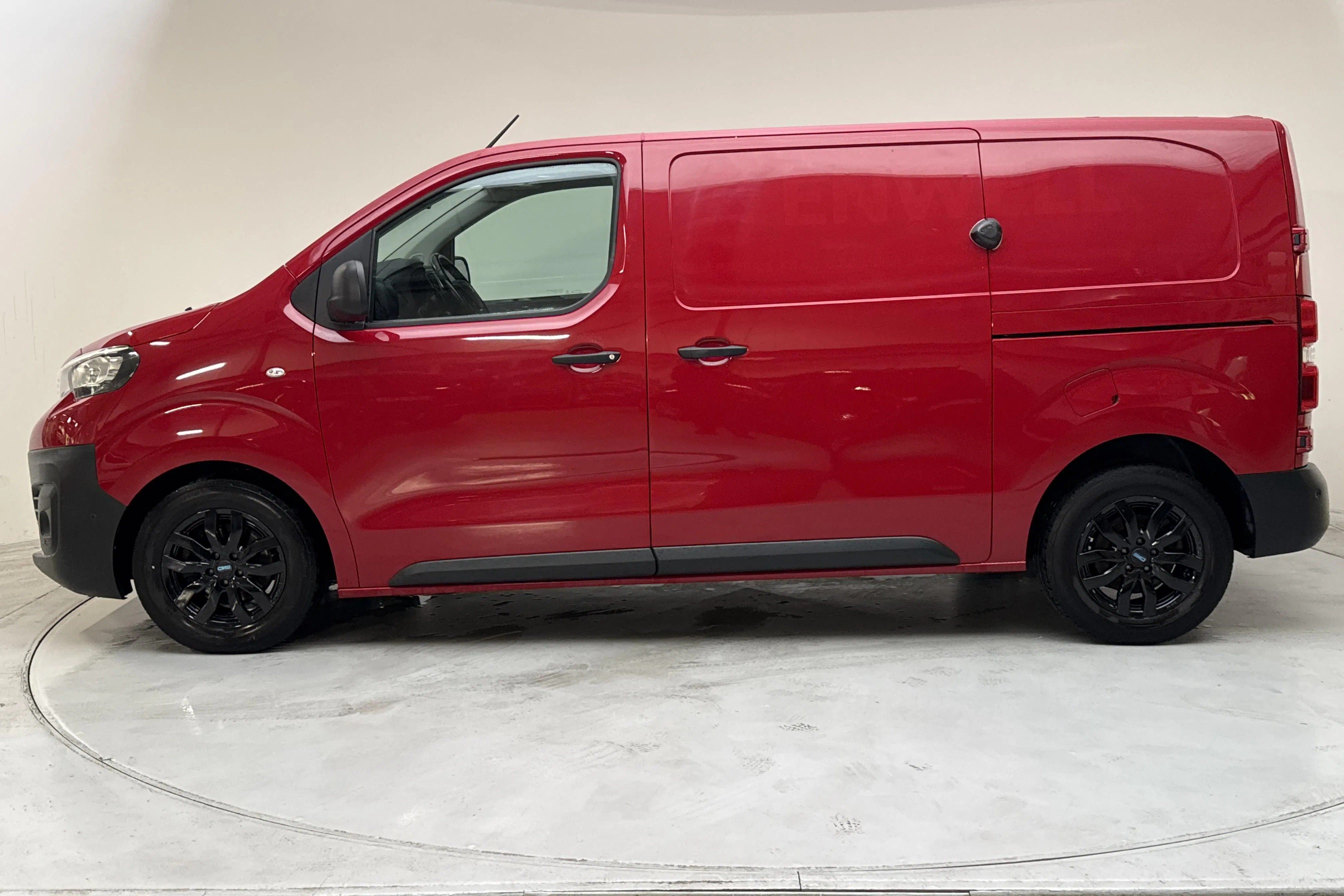 Presentation photo 2 of 12: Peugeot Expert BlueHDi Skåp (177hk) - 115 670 km - Automatic - red - 2022