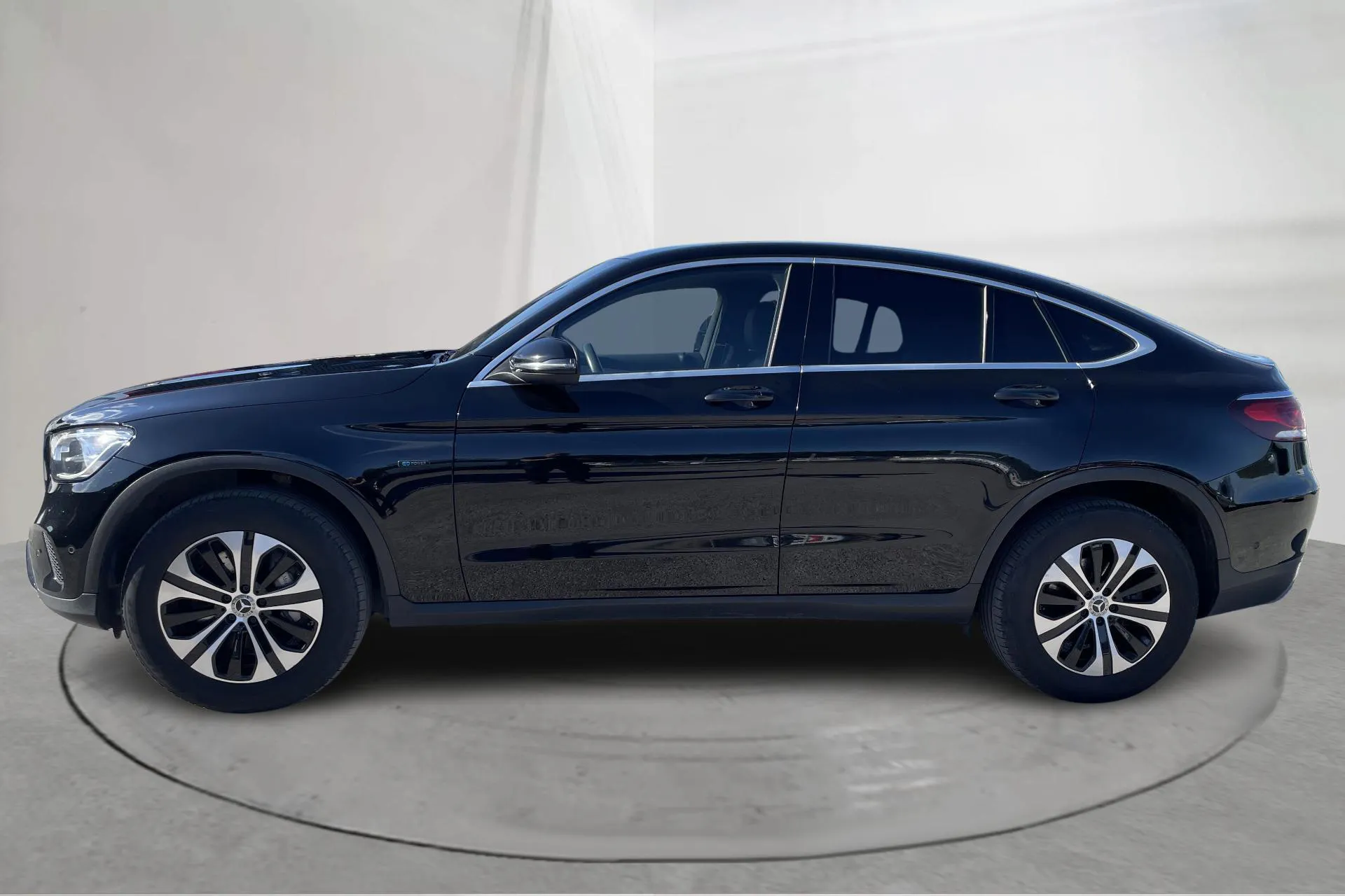 Presentationsfoto 2 av 25: Mercedes GLC 300 e 4MATIC Coupé C253 (333hk) - 7 556 mil - Automat - svart - 2021