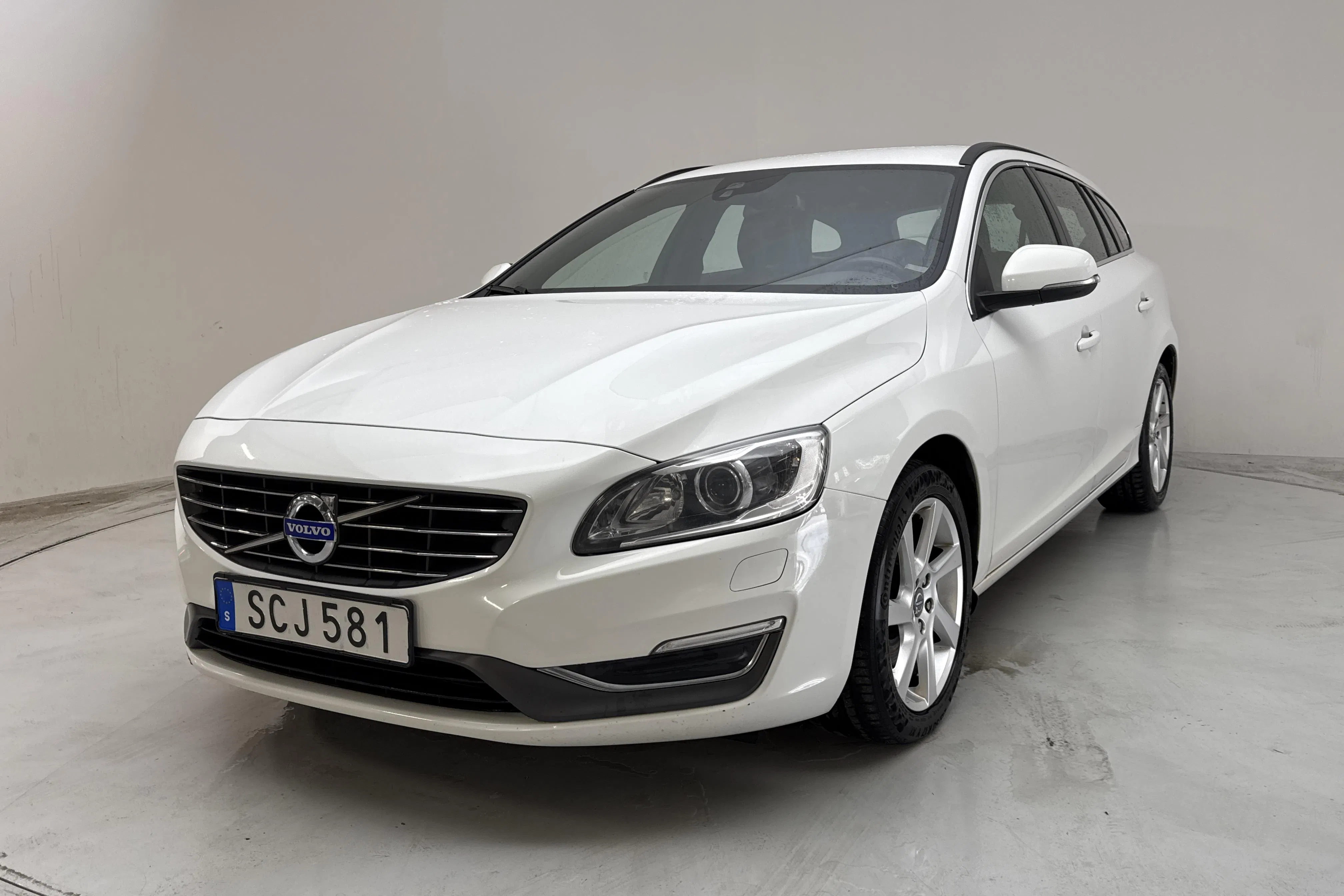Präsentationsfoto 1 von 16: Volvo V60 D3 (136hk) - 246 370 Kilometer - Handbuch - Weiß - 2015