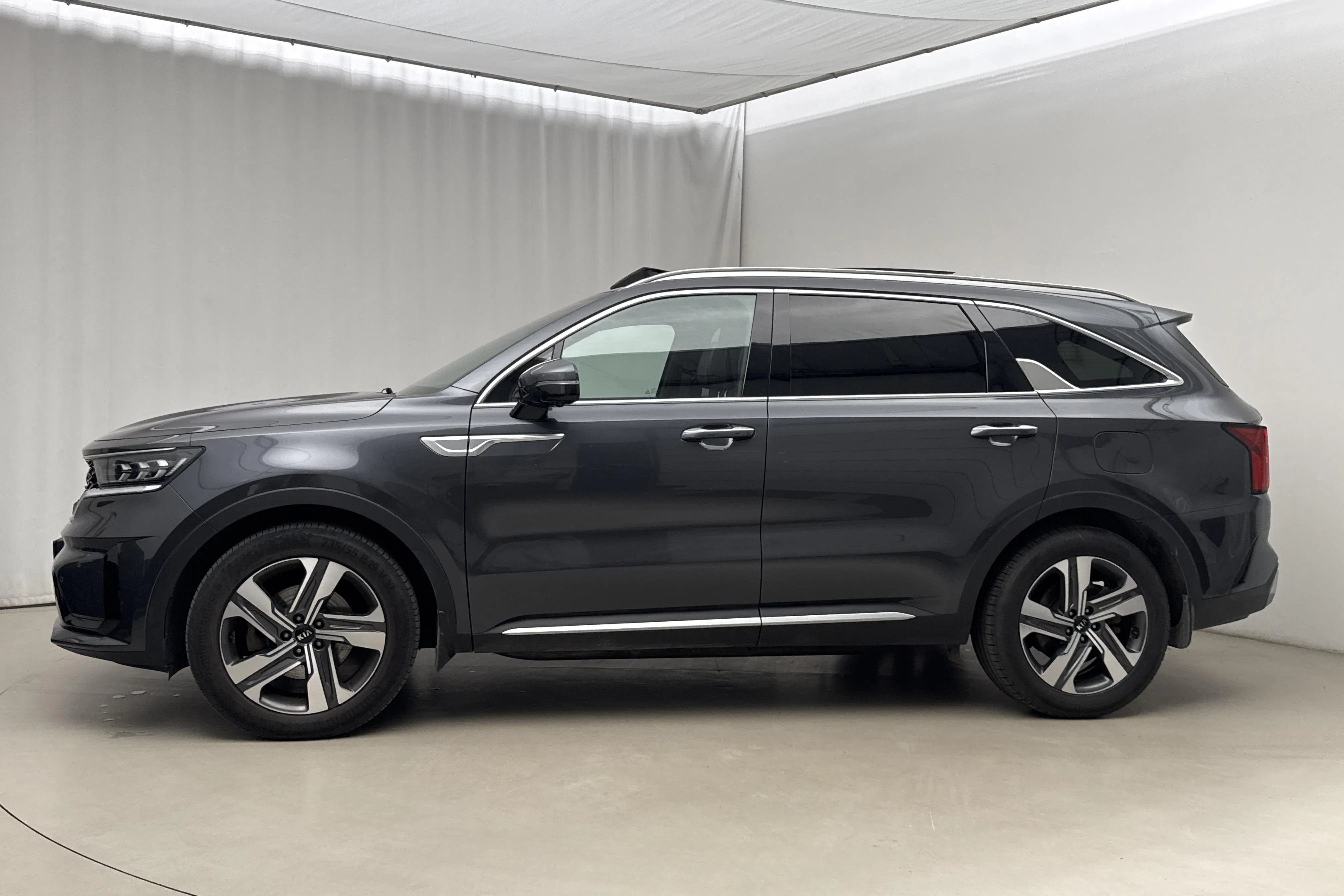 Presentation photo 2 of 26: KIA Sorento 1.6 T-GDi Plug-in Hybrid AWD (265hk) - 96 800 km - Automatic - gray - 2021