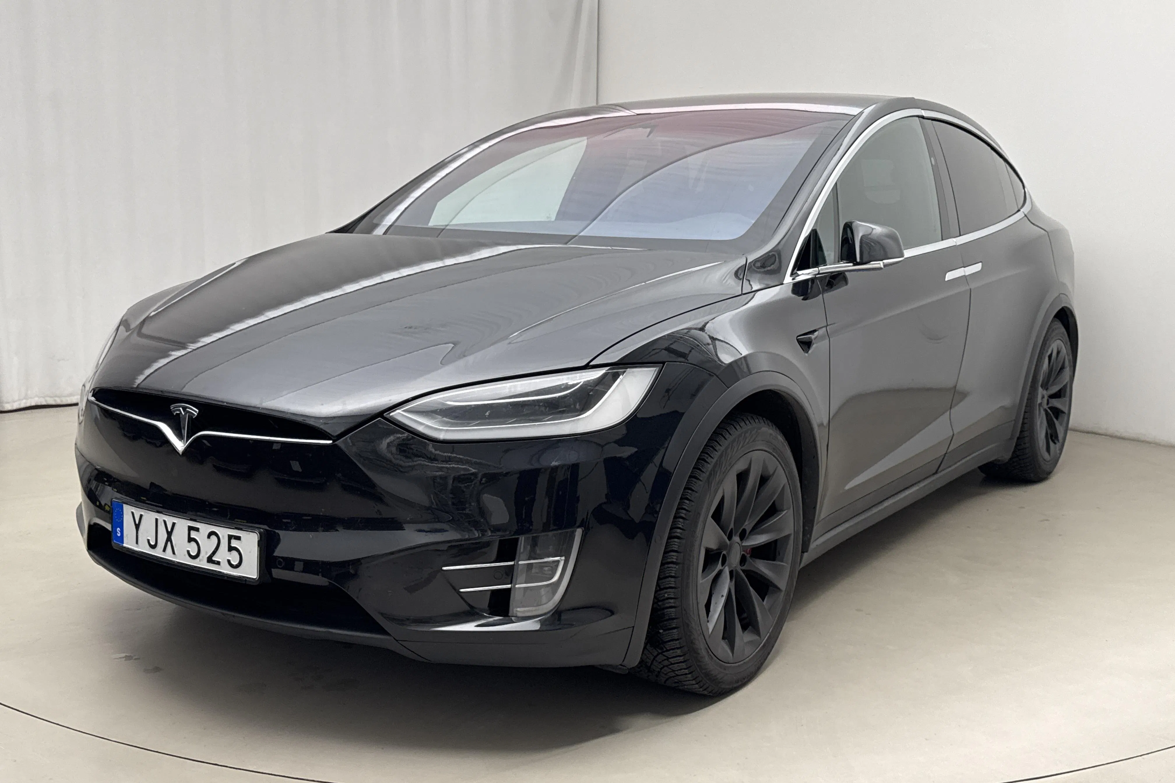 Presentationsfoto 1 av 22: Tesla Model X 75D - 14 860 mil - Automat - svart - 2017