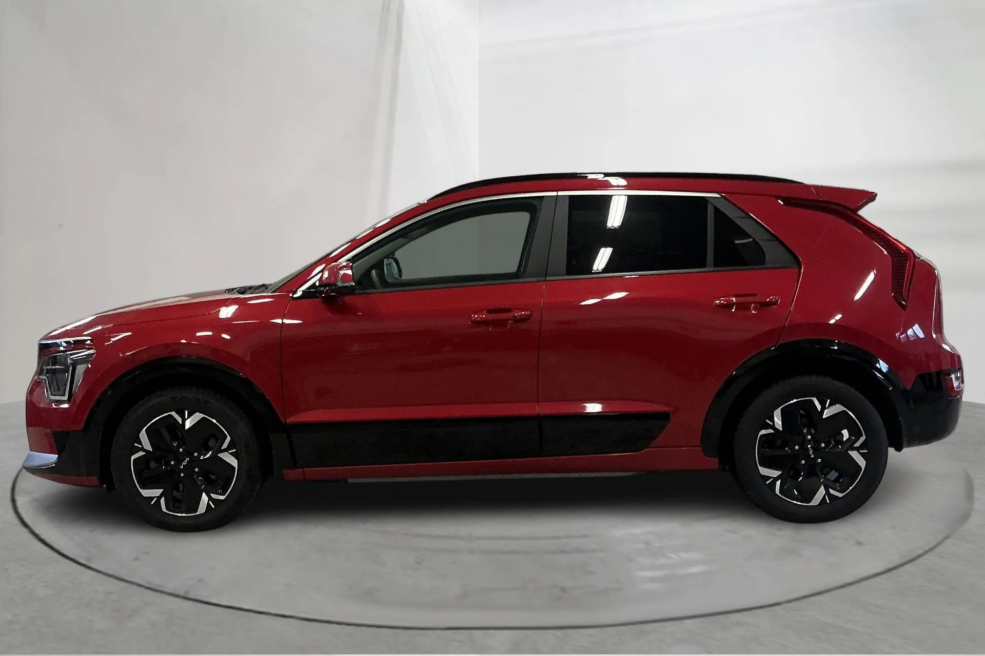 Presentation photo 2 of 20: KIA Niro EV 65kWh (204hk) - 77 350 km - Automatic - red - 2024