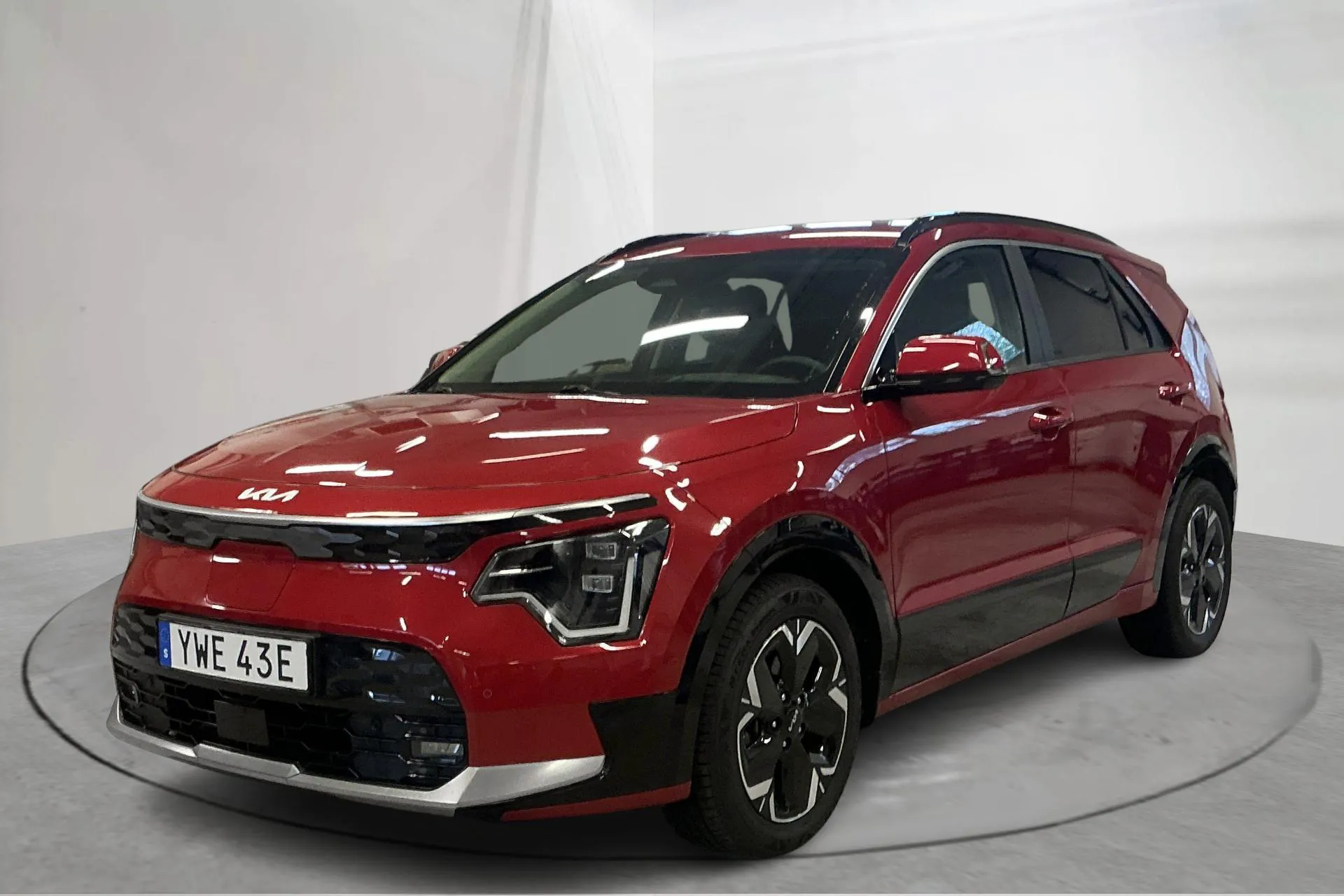 Presentation photo 1 of 20: KIA Niro EV 65kWh (204hk) - 77 350 km - Automatic - red - 2024