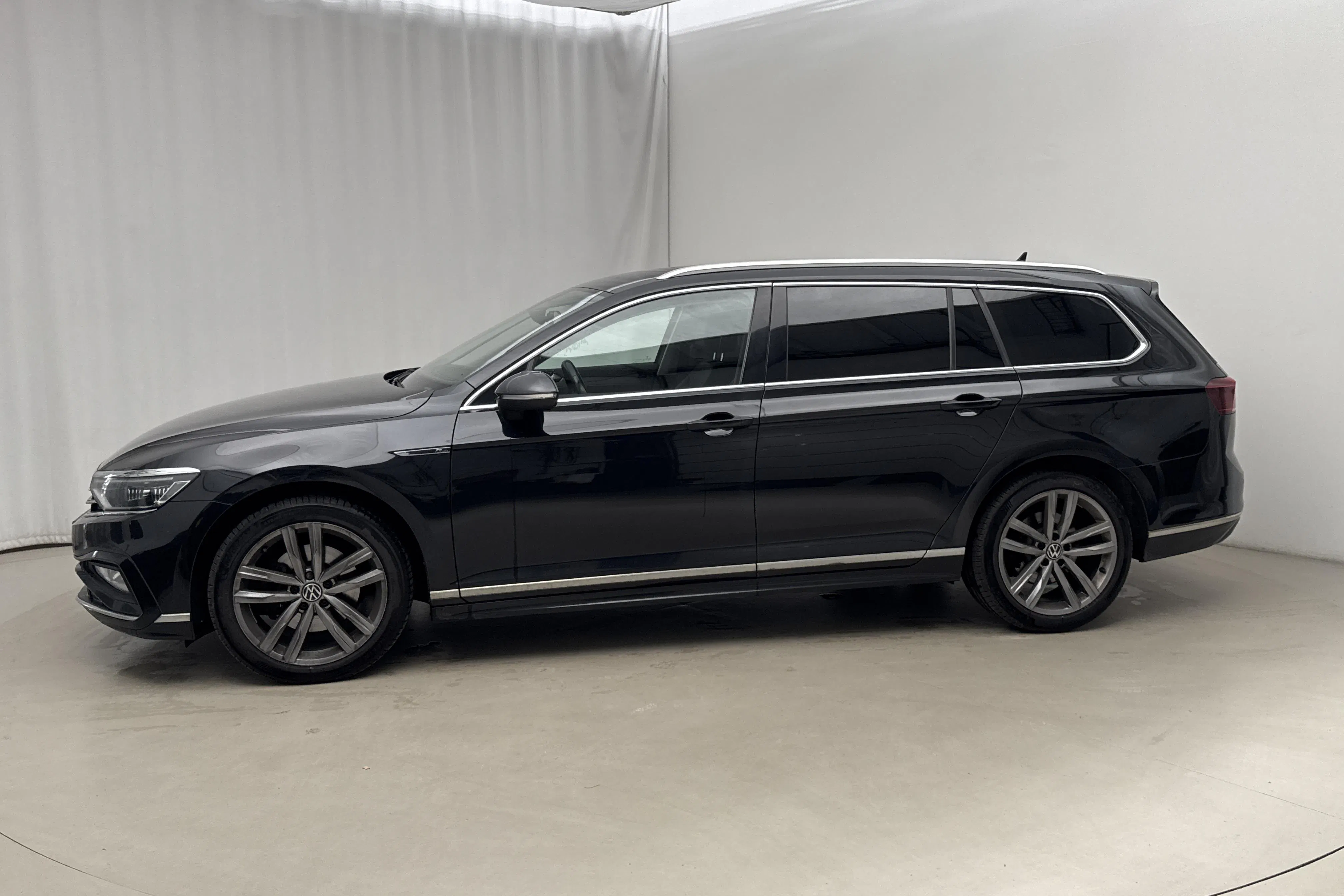Presentation photo 2 of 19: VW Passat 2.0 TDI Sportscombi 4Motion (200hk) - 166 920 km - Automatic - black - 2022