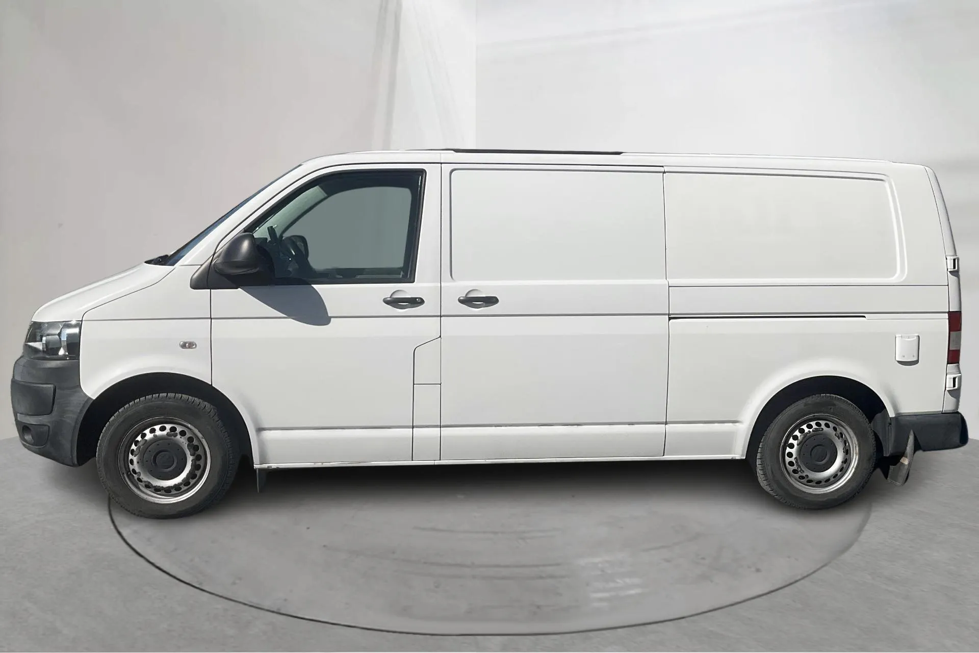 Presentationsfoto 2 av 17: VW Transporter T5 2.0 TDI (140hk) - 19 374 mil - Automat - vit - 2015