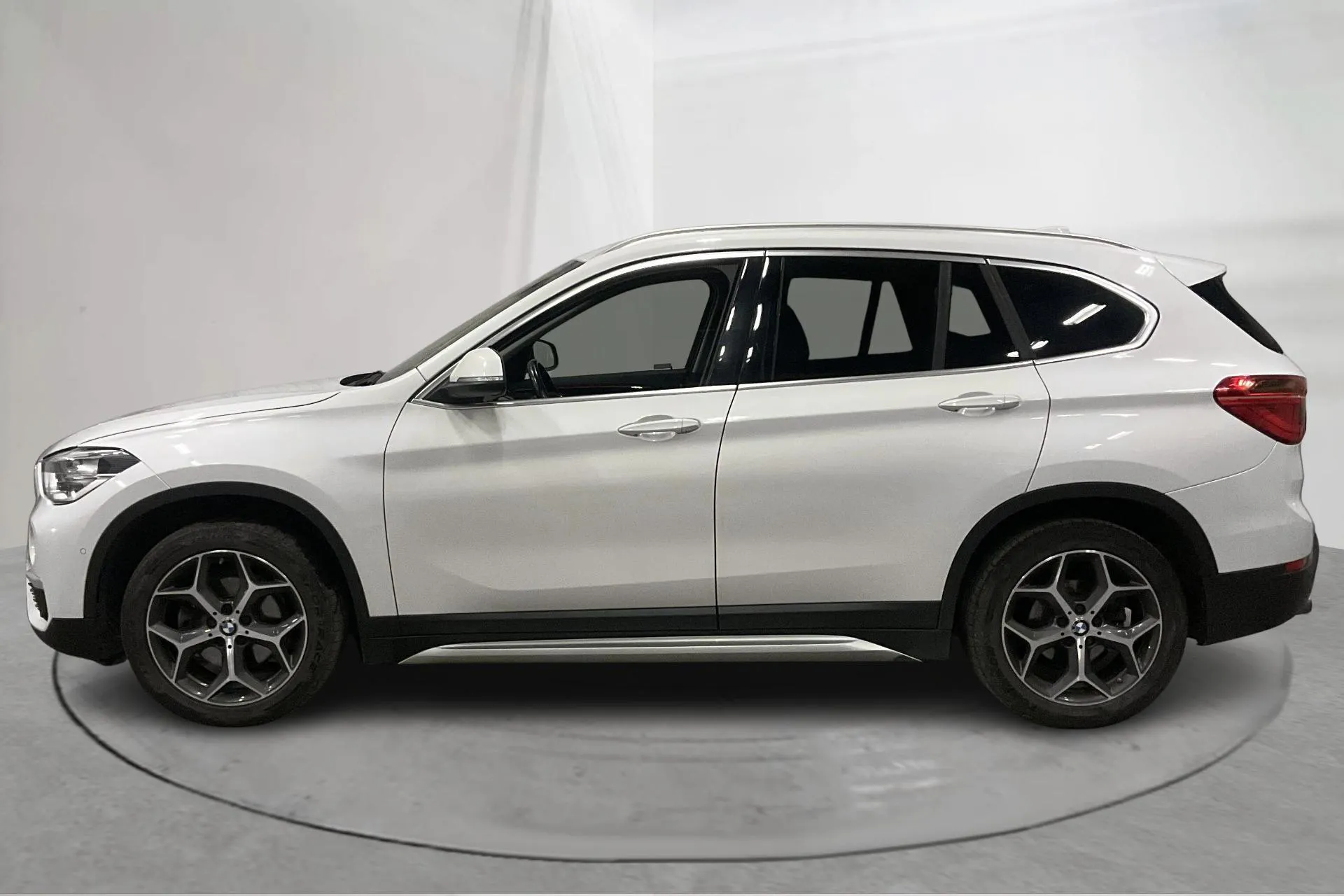 Presentation photo 2 of 15: BMW X1 xDrive18d, F48 (150hk) - 201 520 km - Automatic - white - 2019