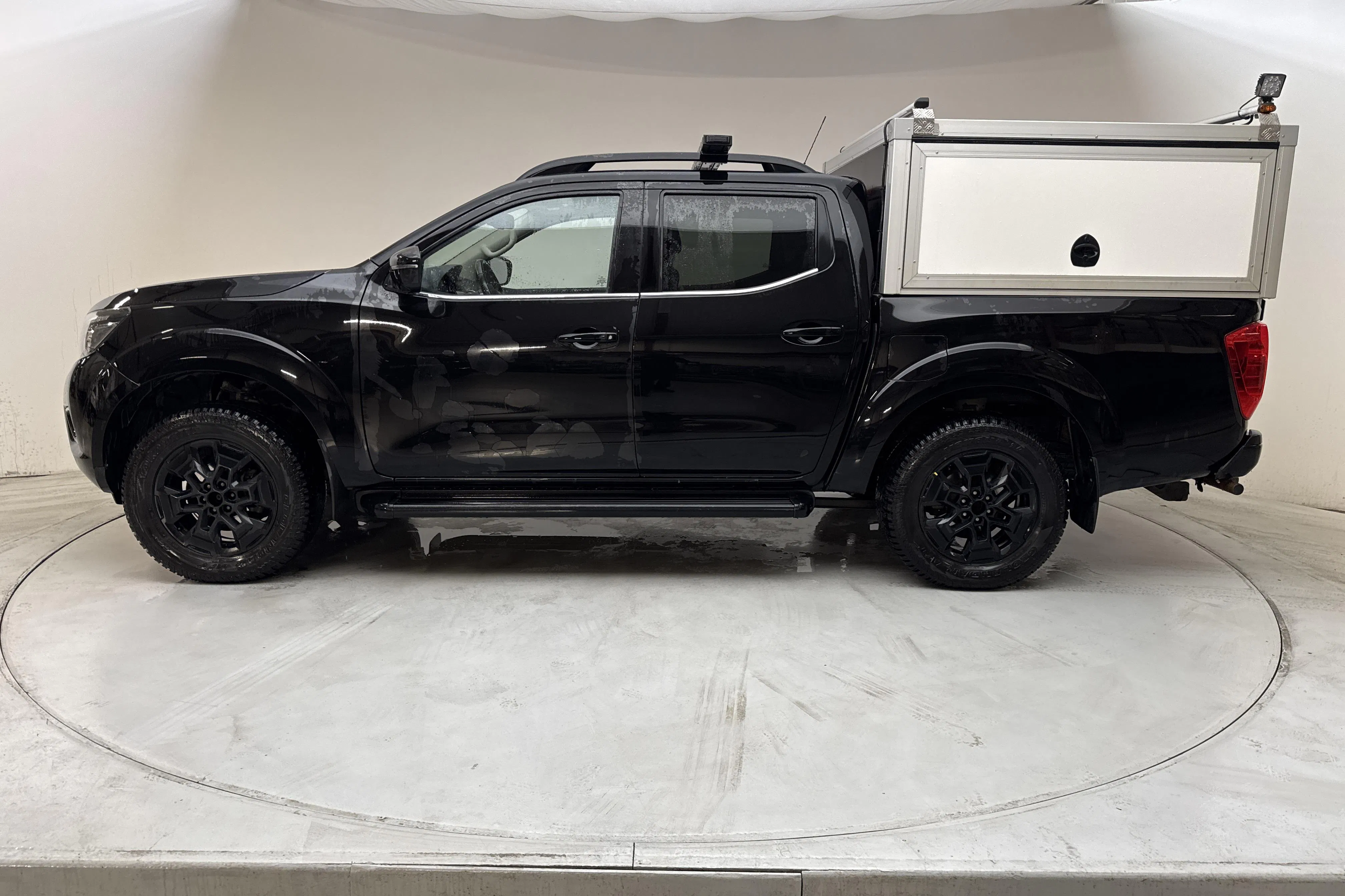 Presentationsfoto 2 av 16: Nissan Navara 2.3 dCi 4x4 (190hk) - 16 244 mil - Automat - svart - 2020