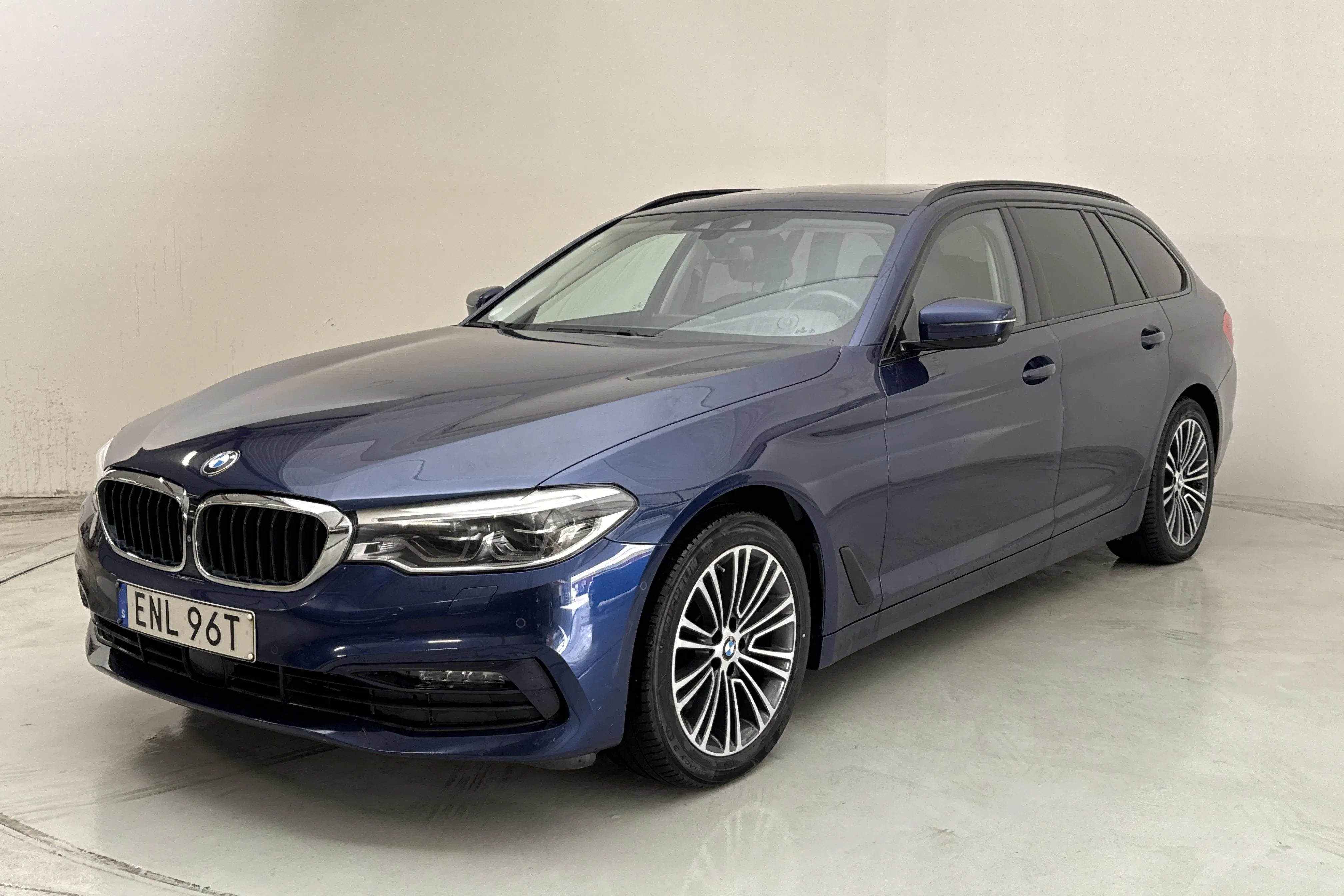 Presentation photo 1 of 16: BMW 520d xDrive Touring, G31 (190hk) - 91 880 km - Automatic - blue - 2019