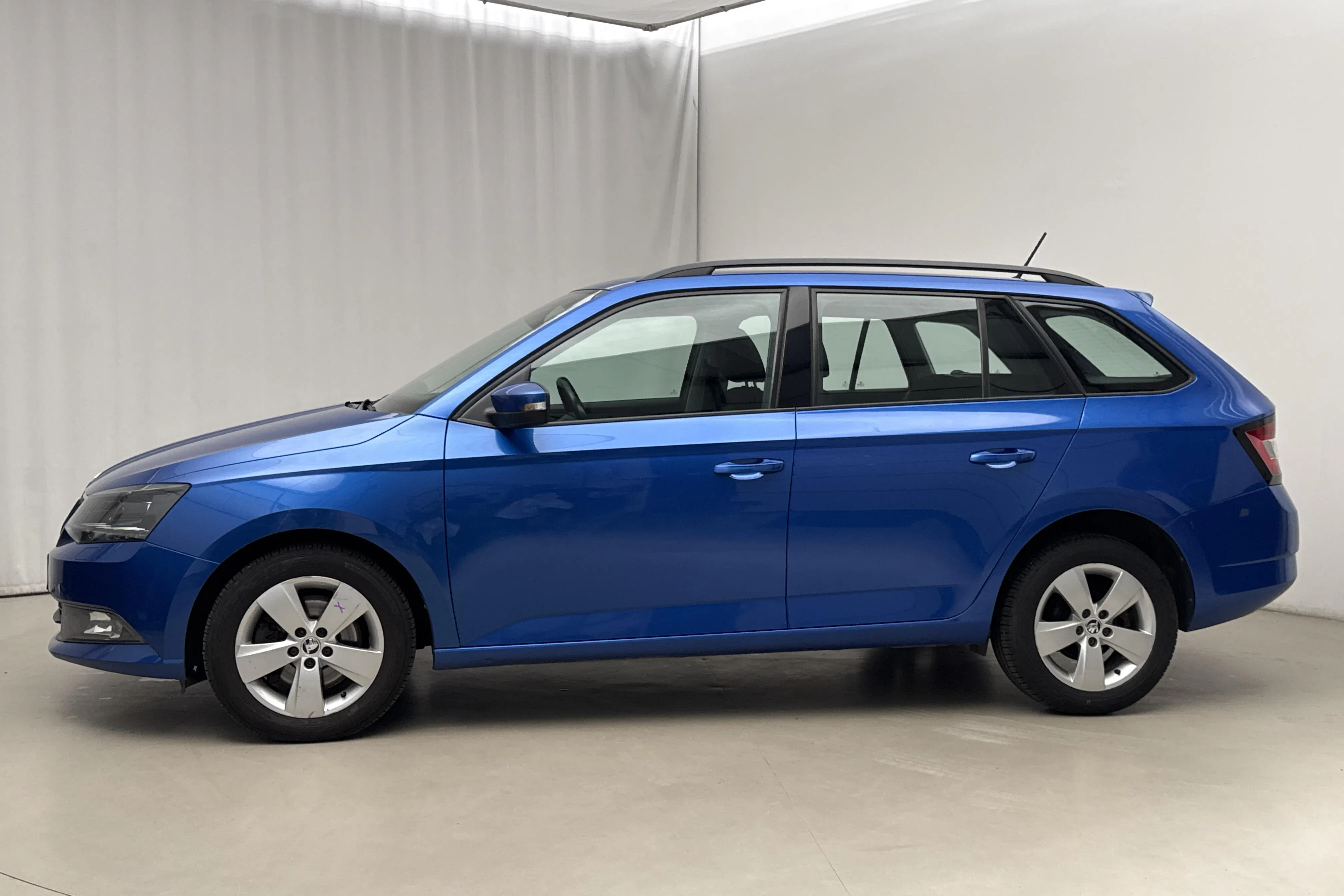 Presentationsfoto 2 av 15: Skoda Fabia 1.2 TSI Kombi (110hk) - 9 554 mil - Automat - blå - 2015