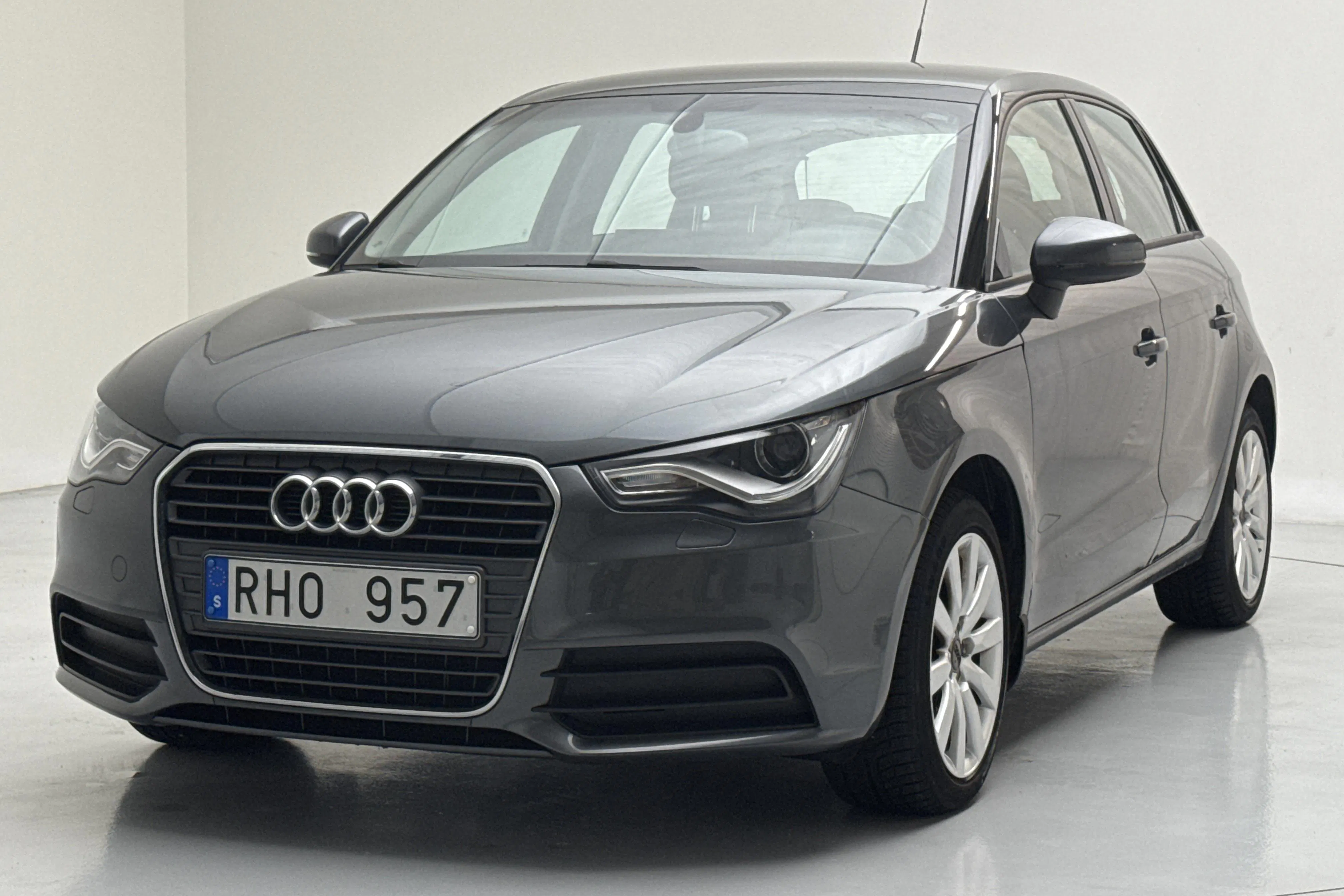 Presentationsfoto 1 av 11: Audi A1 1.2 TFSI Sportback (86hk) - 4 464 mil - Manuell - grå - 2014
