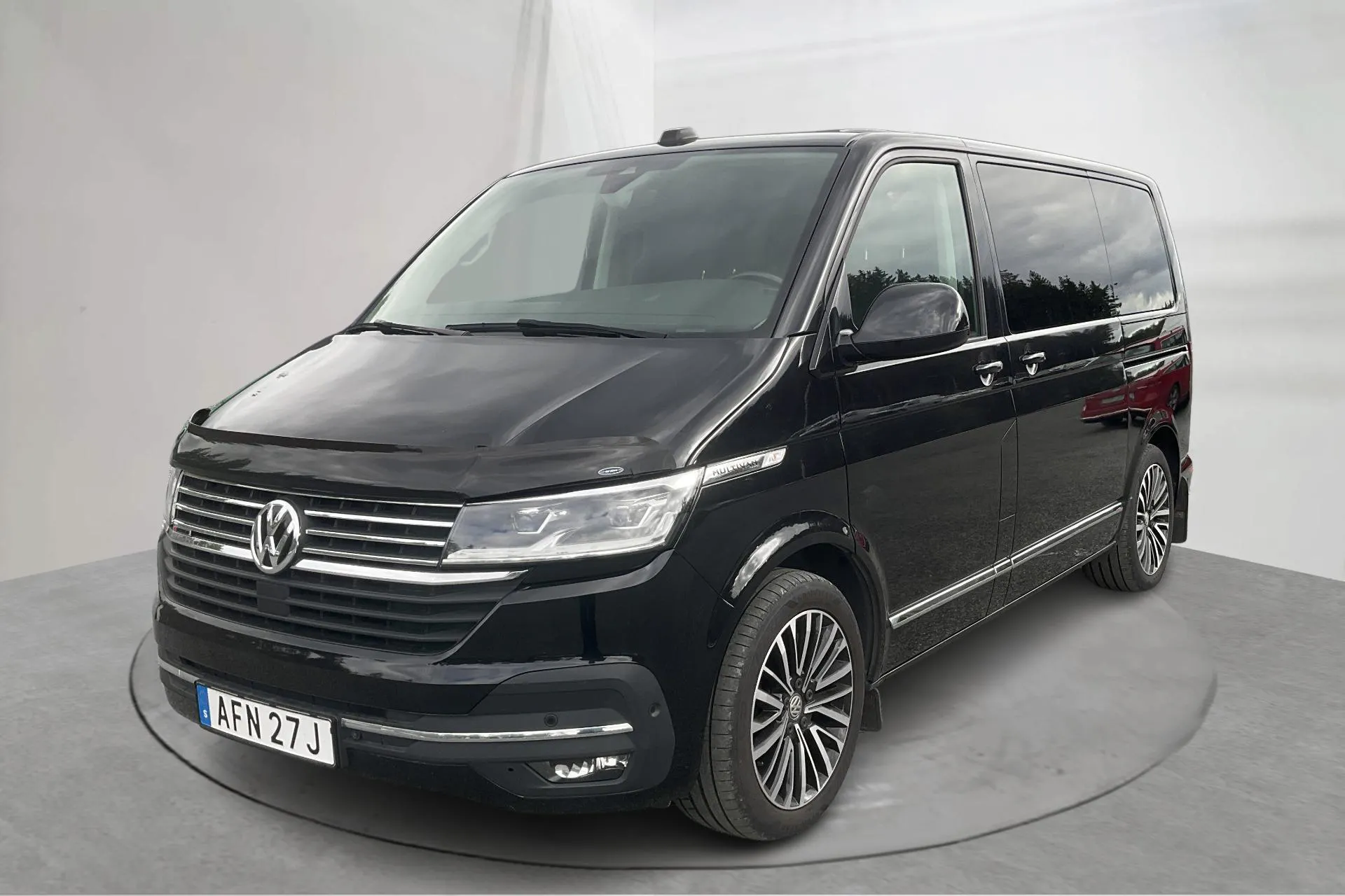 Presentationsfoto 1 av 19: VW Multivan T6.1 TDI 4MOTION (204hk) - 6 865 mil - Automat - svart - 2023