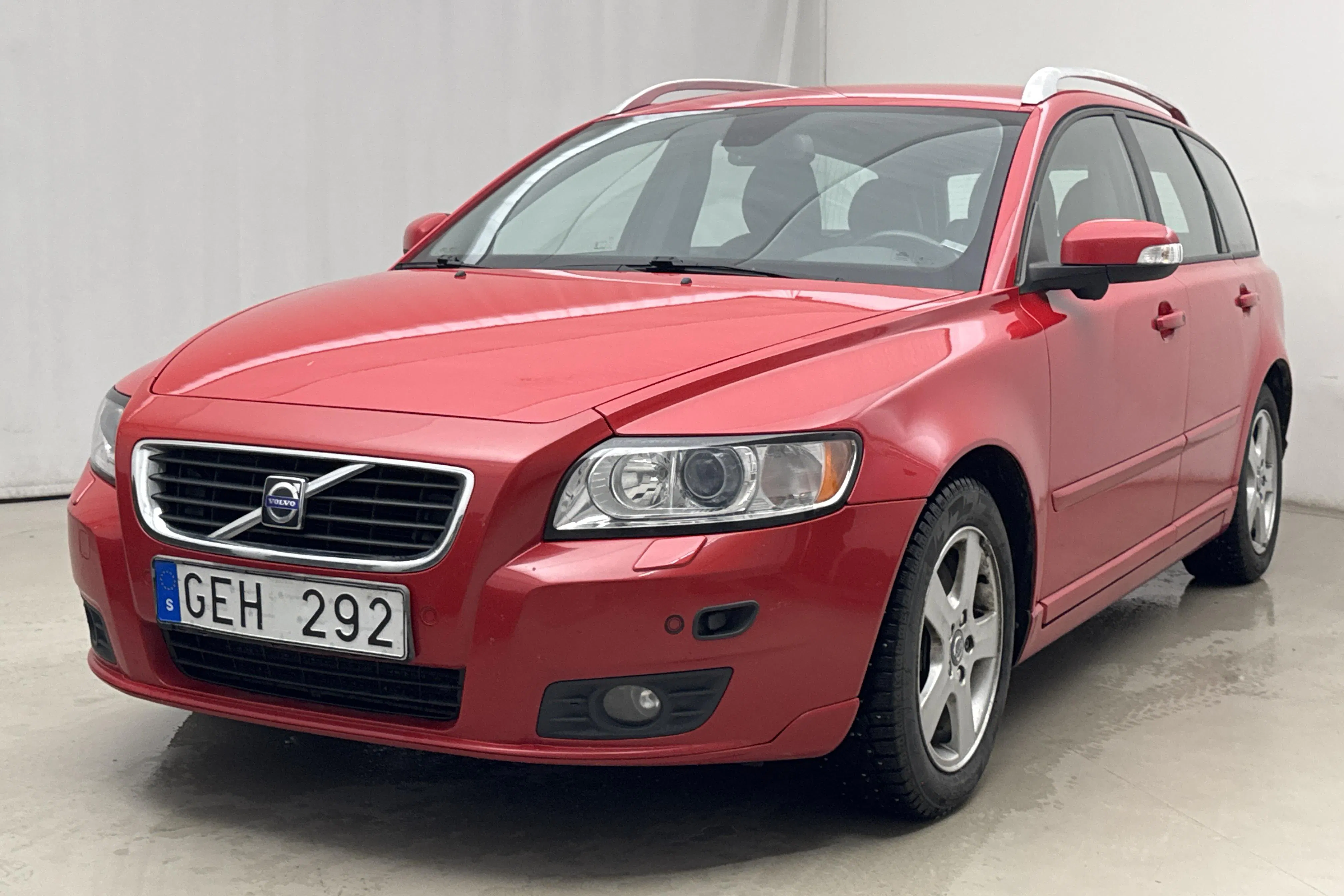 Presentationsfoto 1 av 20: Volvo V50 T5 AWD (230hk) - 18 493 mil - Automat - röd - 2008