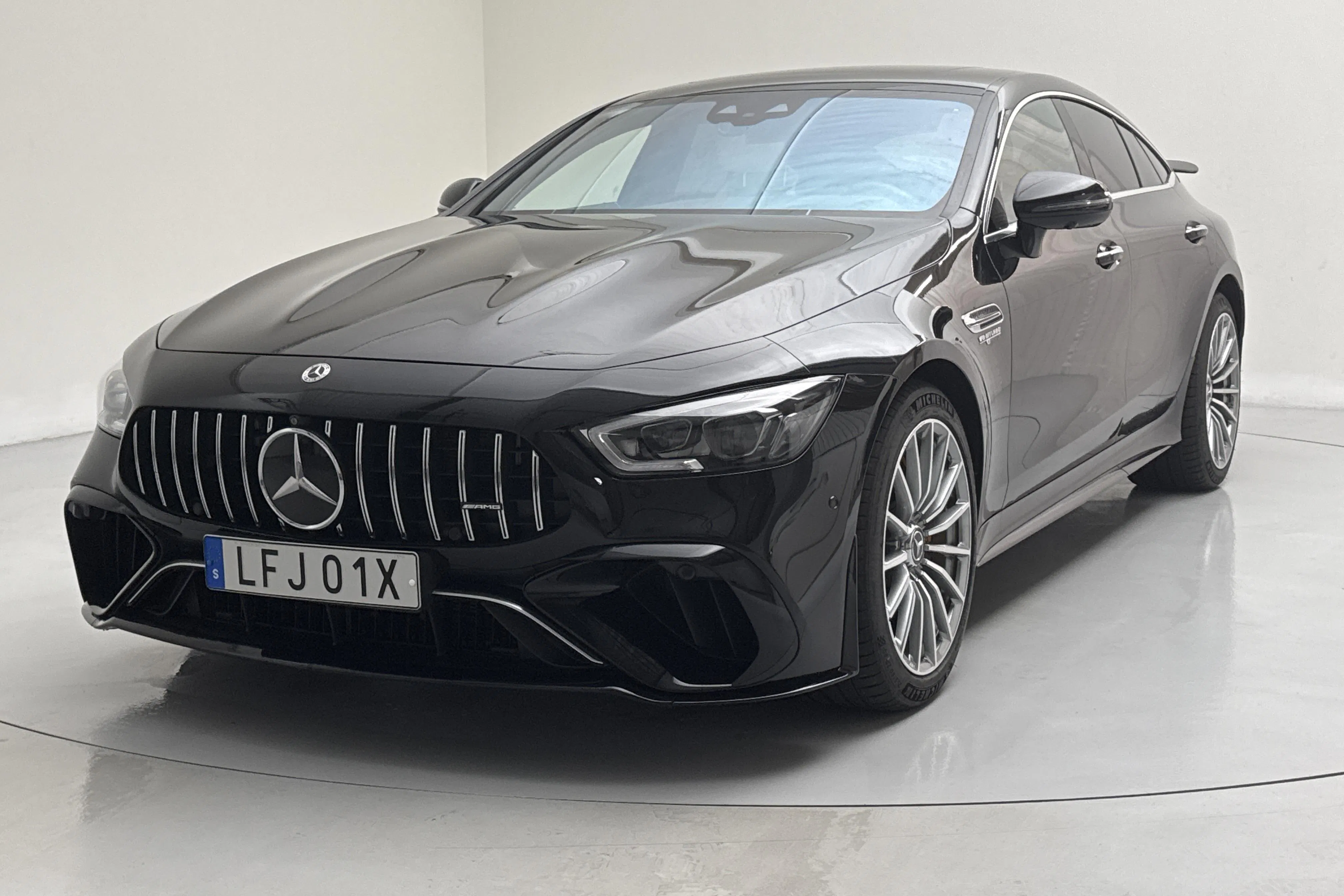 Presentationsfoto 1 av 25: Mercedes AMG GT 63 S E Performance 4MATIC 4dr Coupé X290 (639hk) - 2 869 mil - Automat - svart - 2023