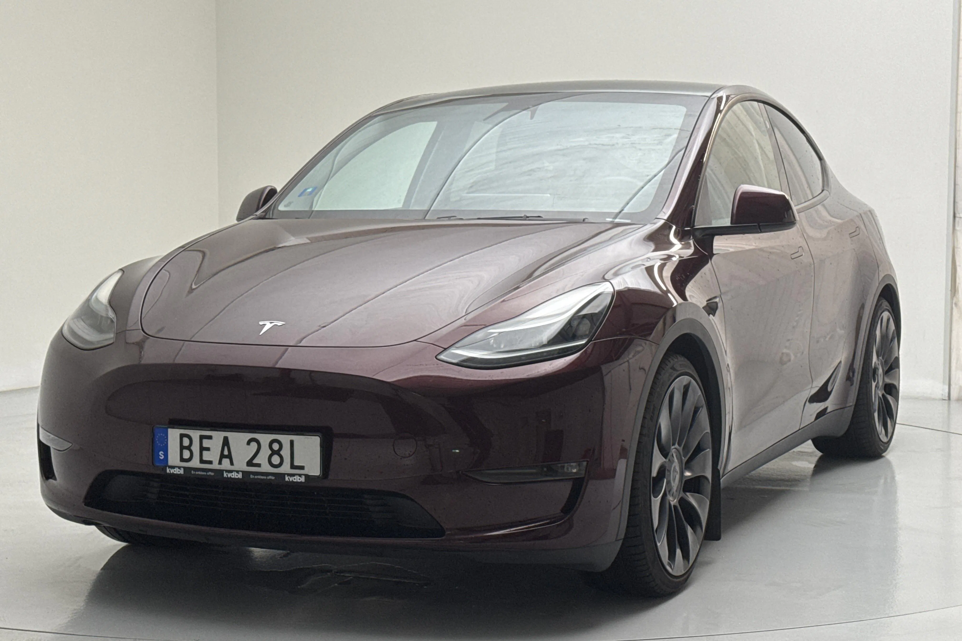 Presentation photo 1 of 17: Tesla Model Y Performance Dual Motor AWD - 73 900 km - Automatic - red - 2024