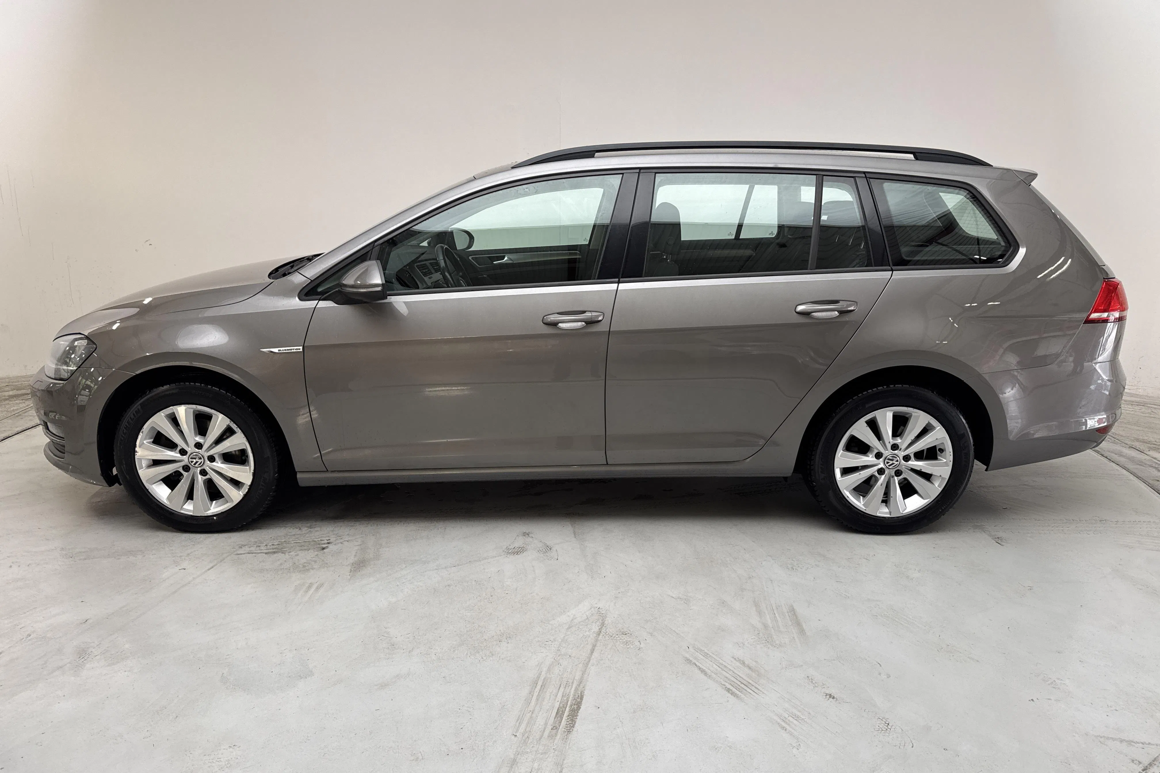 Presentation photo 2 of 12: VW Golf VII 1.4 TGI BlueMotion Sportscombi (110hk) - 157 470 km - Manual - gray - 2015