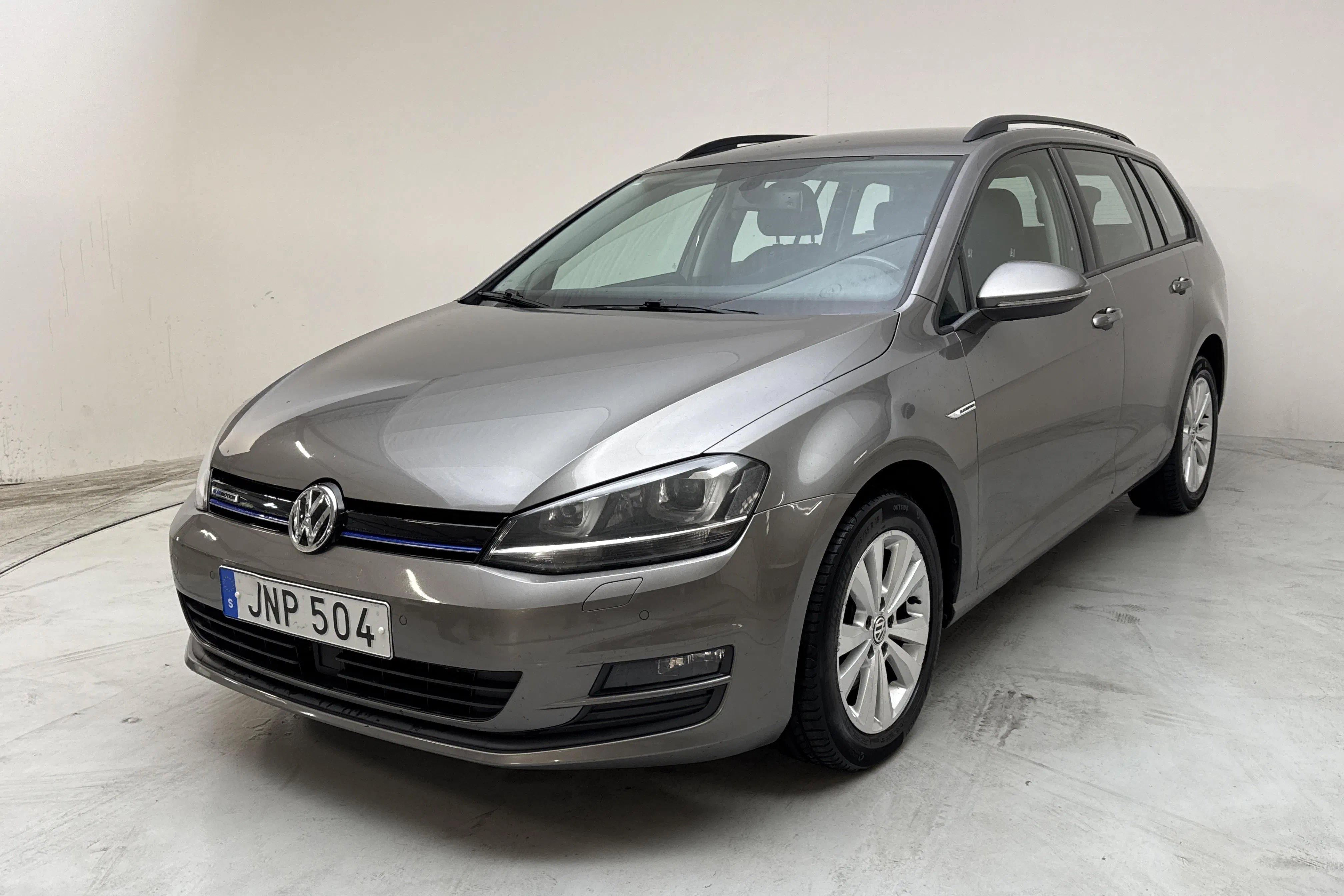 Presentation photo 1 of 12: VW Golf VII 1.4 TGI BlueMotion Sportscombi (110hk) - 157 470 km - Manual - gray - 2015