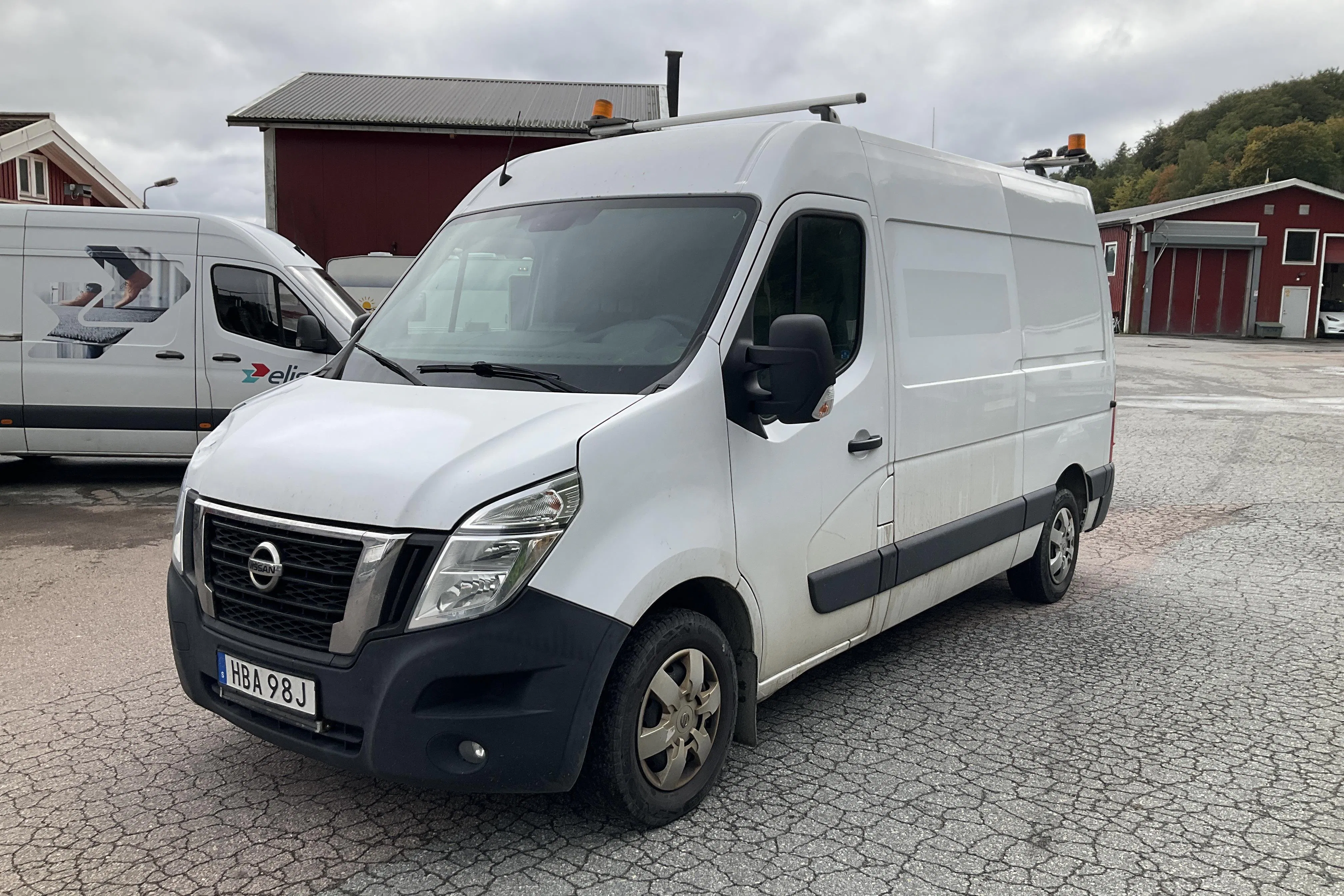 Presentation photo 1 of 12: Nissan NV400 2.3 dCi 2WD (150hk) - 132 960 km - Manual - white - 2020