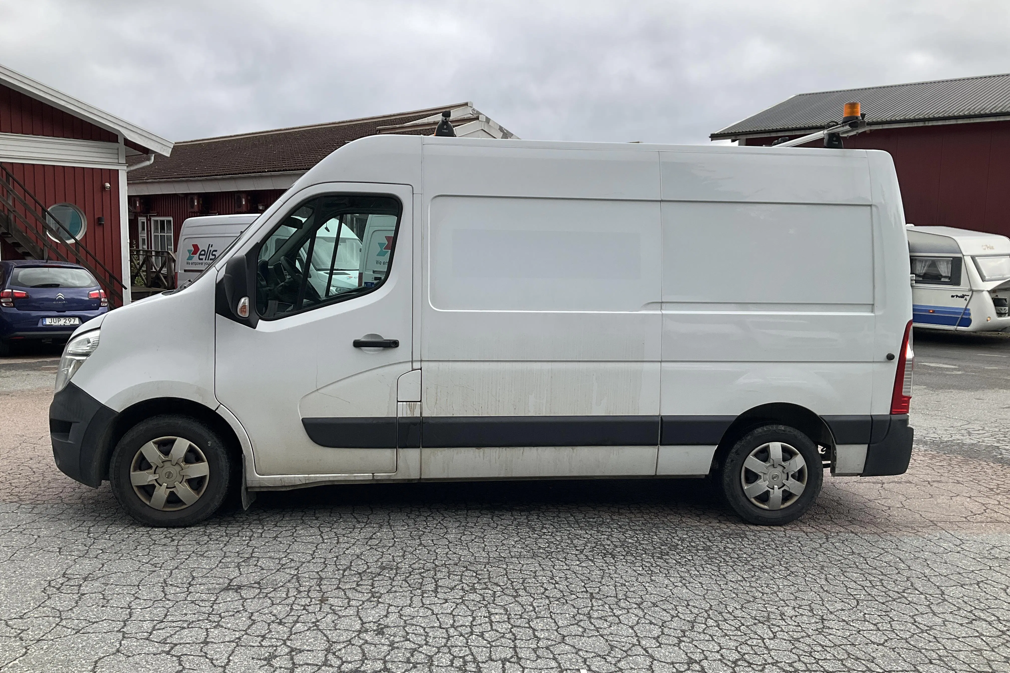 Presentation photo 2 of 12: Nissan NV400 2.3 dCi 2WD (150hk) - 132 960 km - Manual - white - 2020