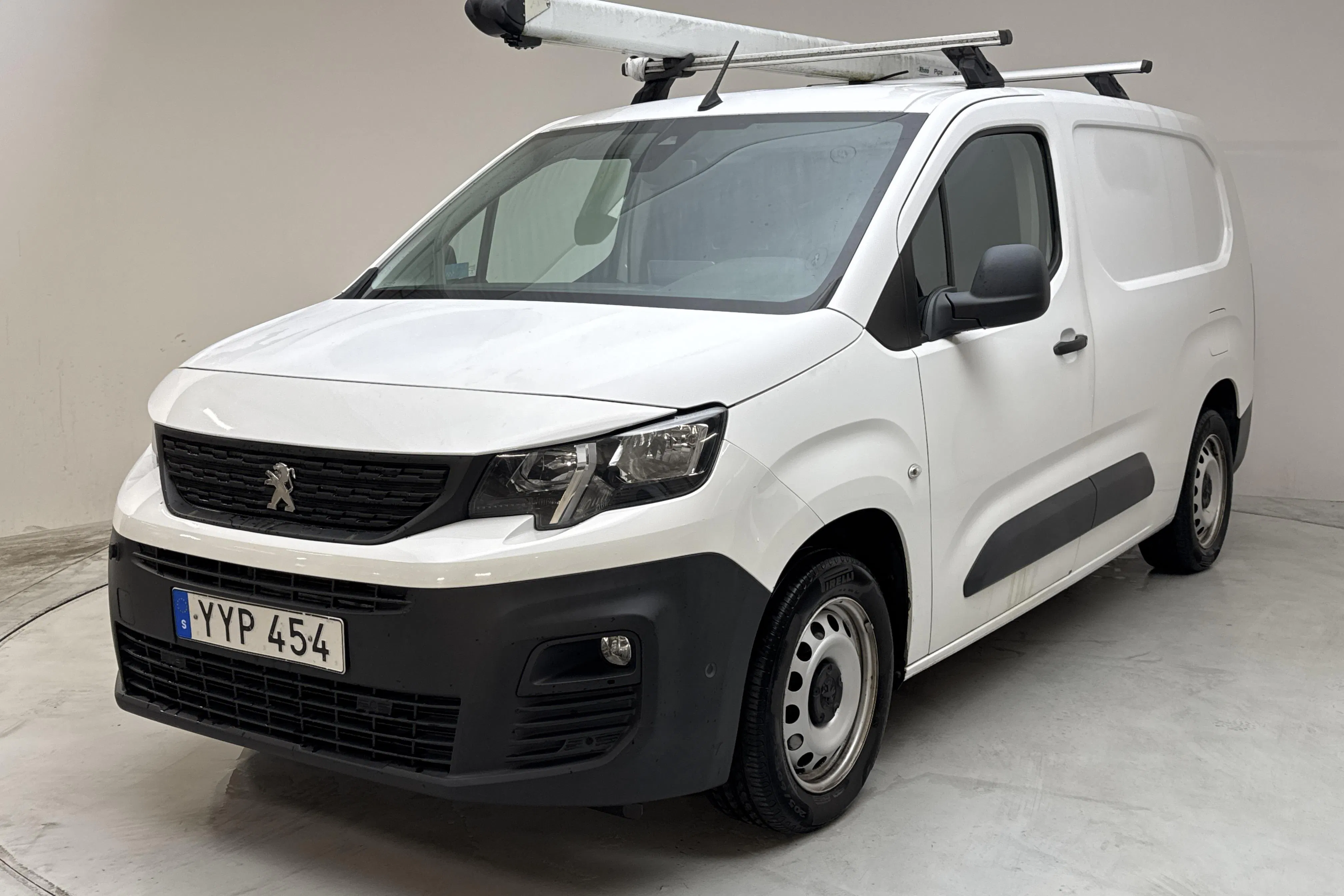Presentationsfoto 1 av 11: Peugeot Partner 1.5 HDI Skåp (130hk) - 12 288 mil - Automat - vit - 2019