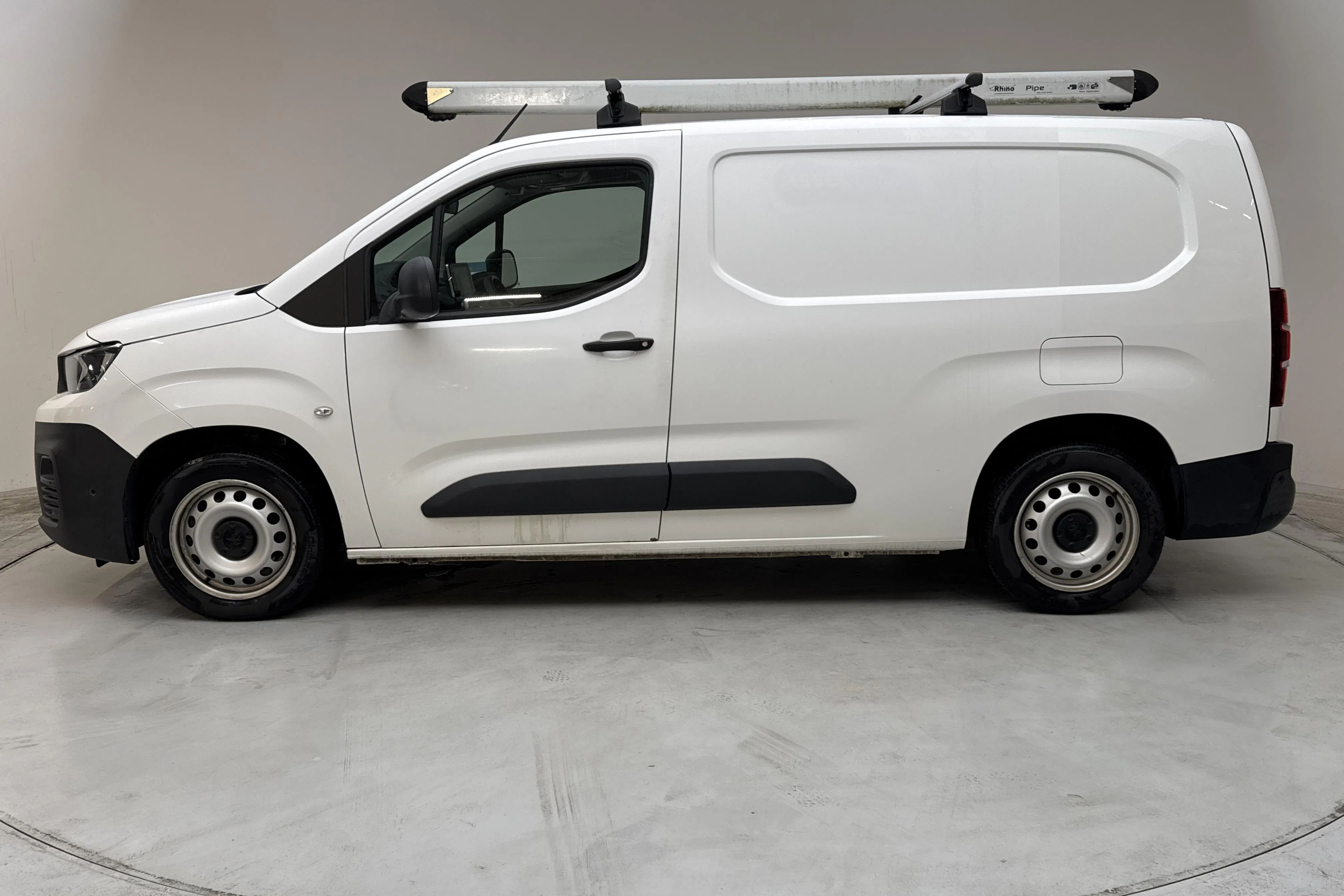 Presentationsfoto 2 av 11: Peugeot Partner 1.5 HDI Skåp (130hk) - 12 288 mil - Automat - vit - 2019